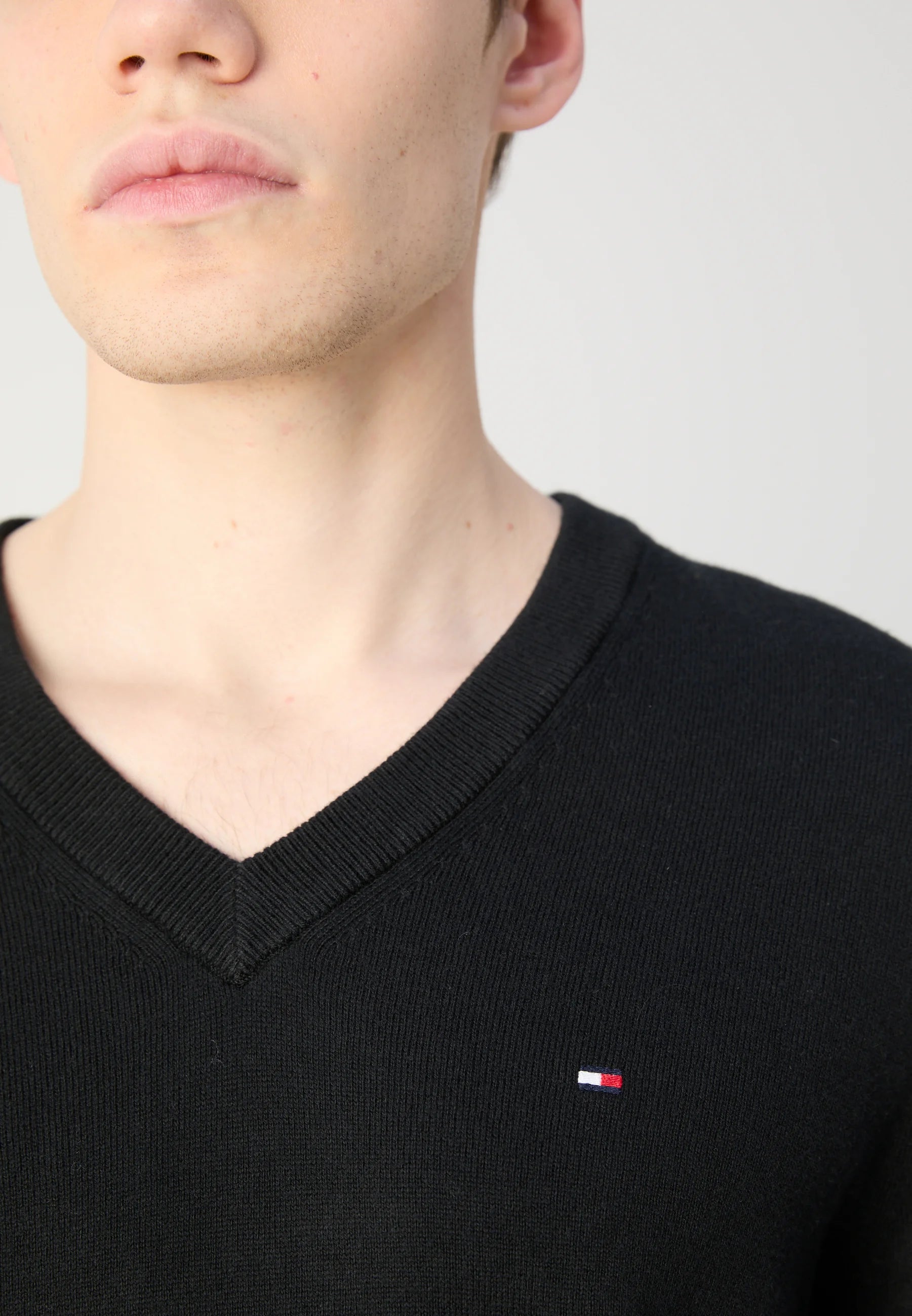 Pull col V noir Tommy Hilfiger homme – Pull élégant en coton classique, toutes tailles