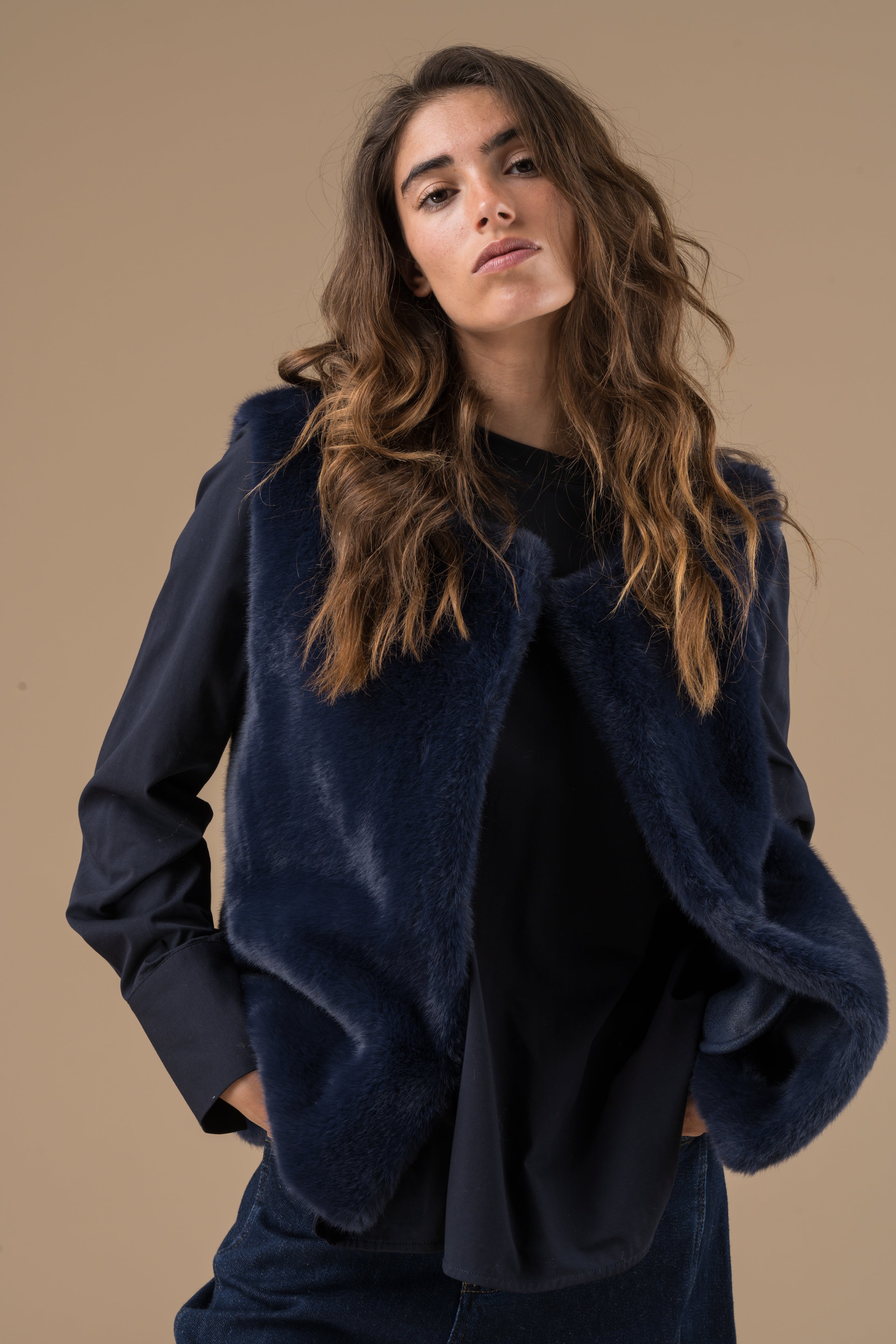 Gilet sans manches fausse fourrure bleu marine – Adoré Paris Vassilissa femme, mi-saison, doux et confortable