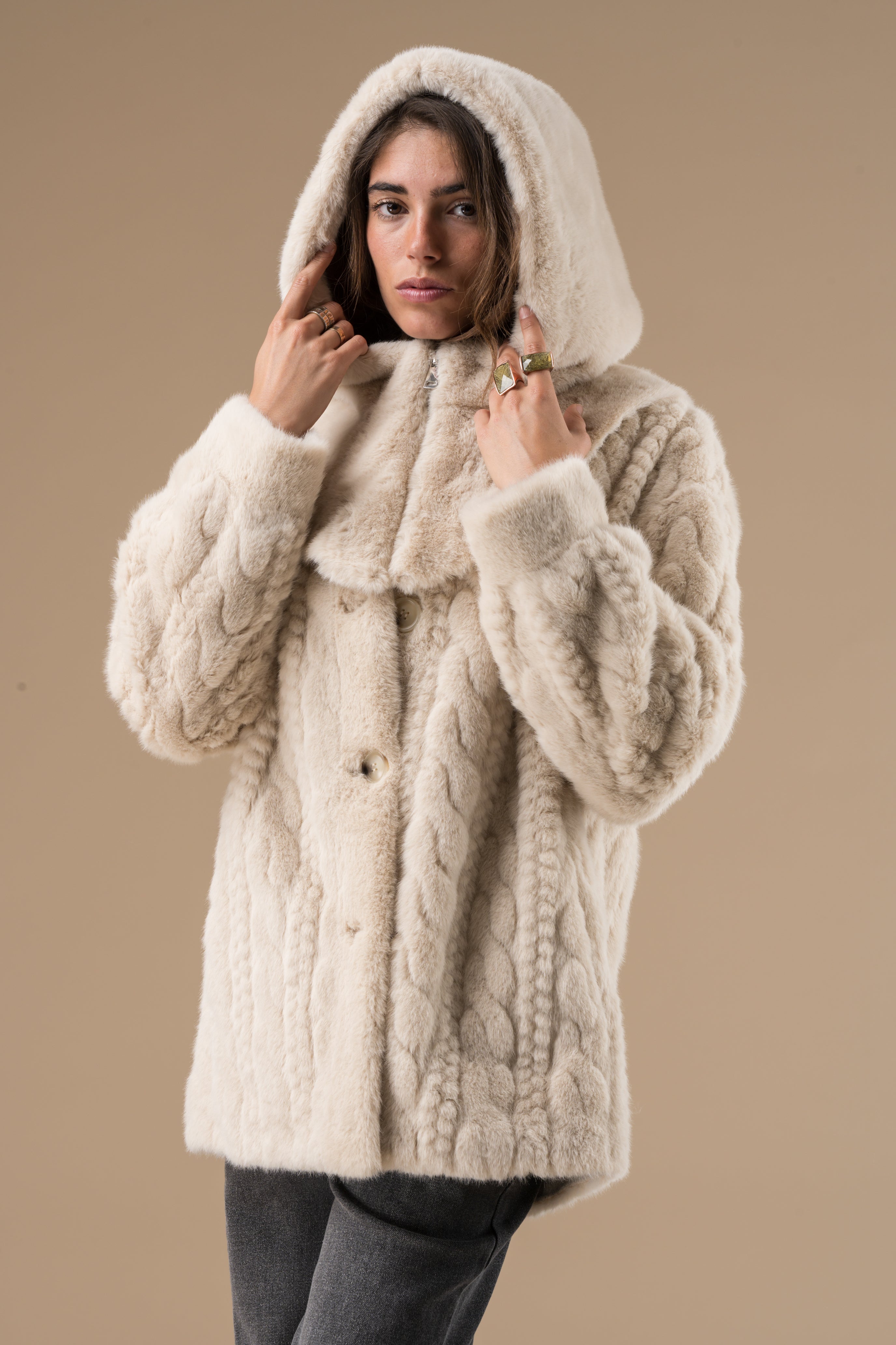 Cagoule en fausse fourrure Beige Adoré Paris femme – hiver chaud et élégant