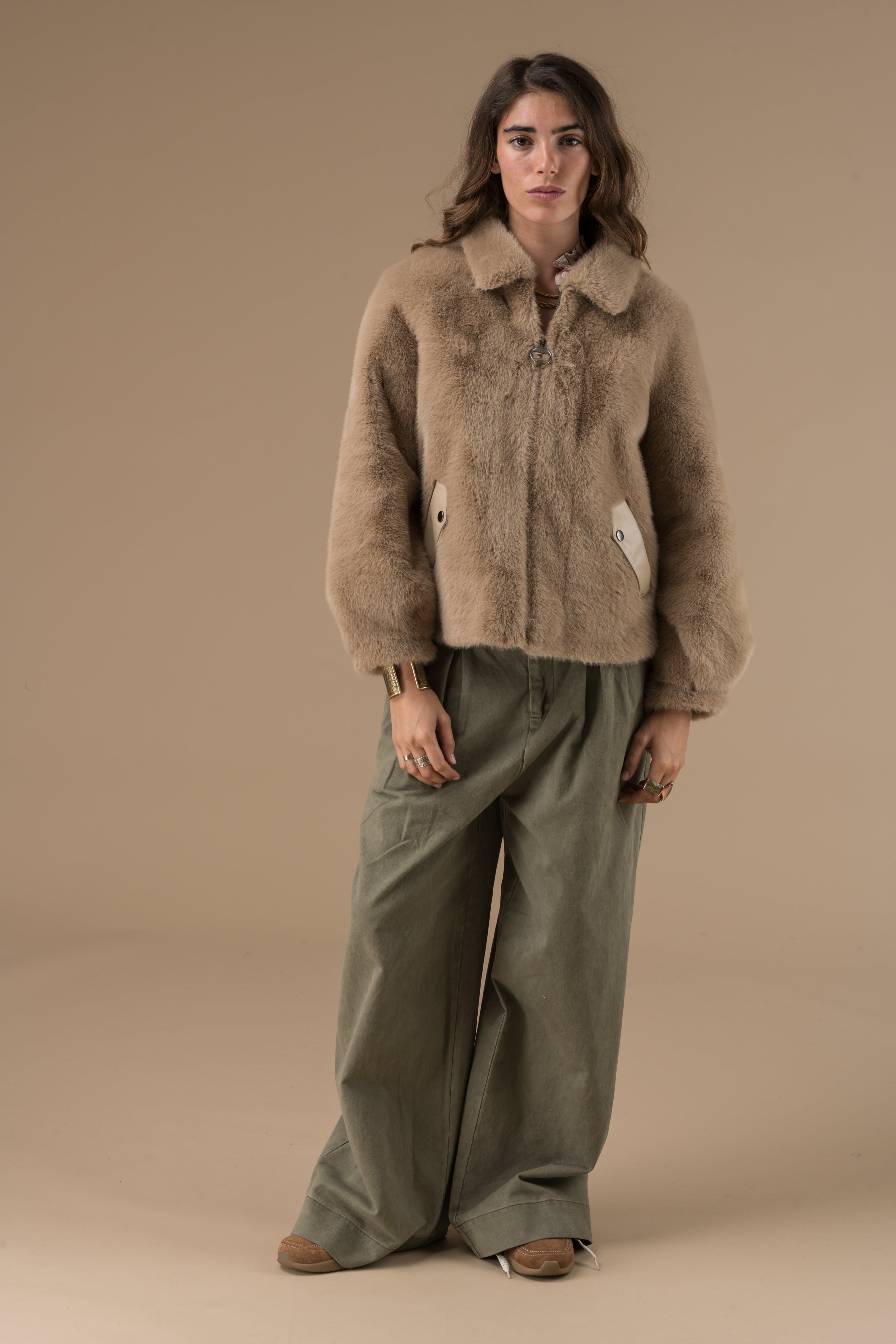 Veste Bomber Fausse Fourrure Femme Cappuccino – Adoré Paris Natacha | Douceur & Confort Automne/Hiver