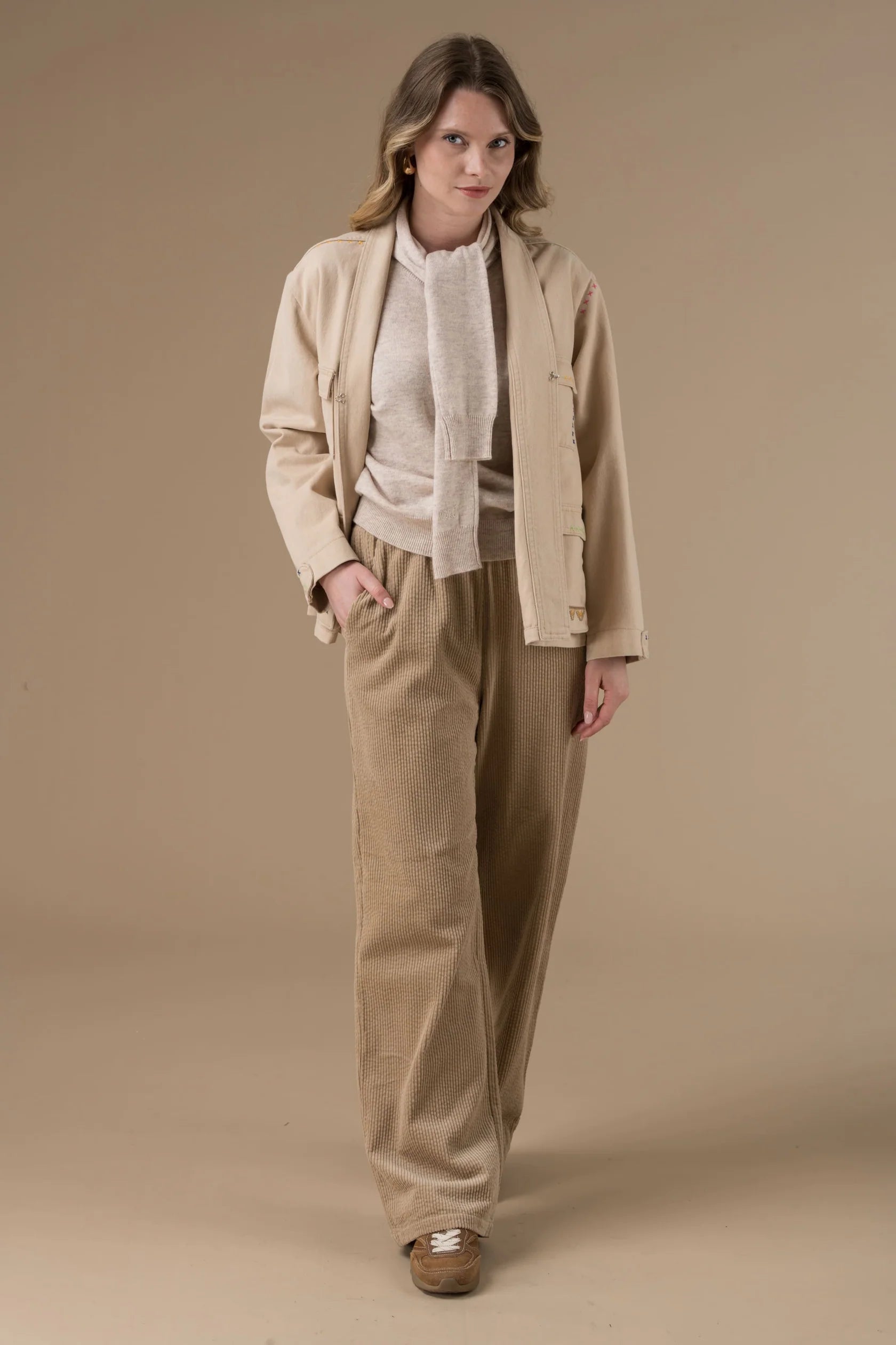 Veste Belamy beige brodée femme style casual chic – Adoré Paris