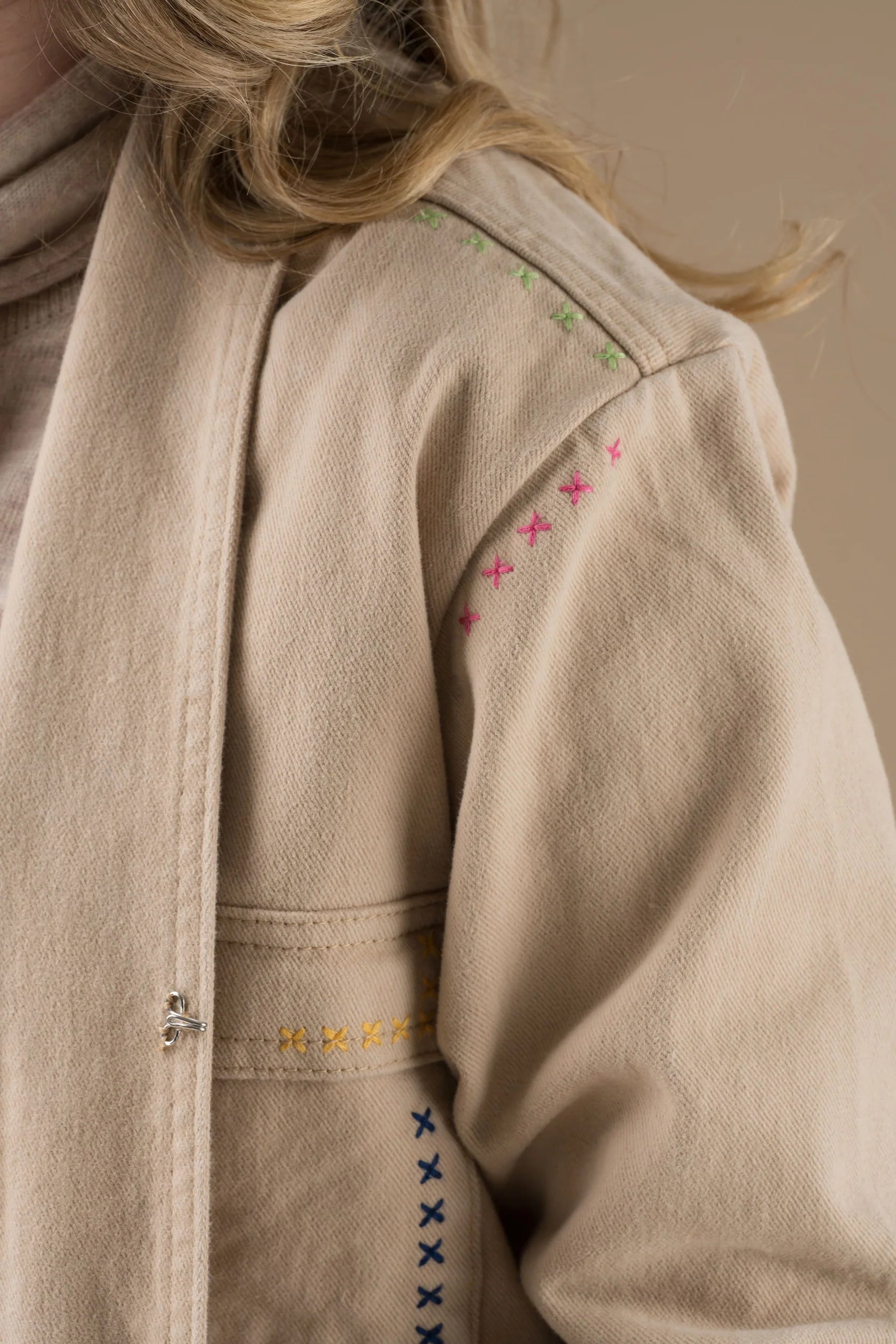 Veste Belamy beige brodée femme style casual chic – Adoré Paris