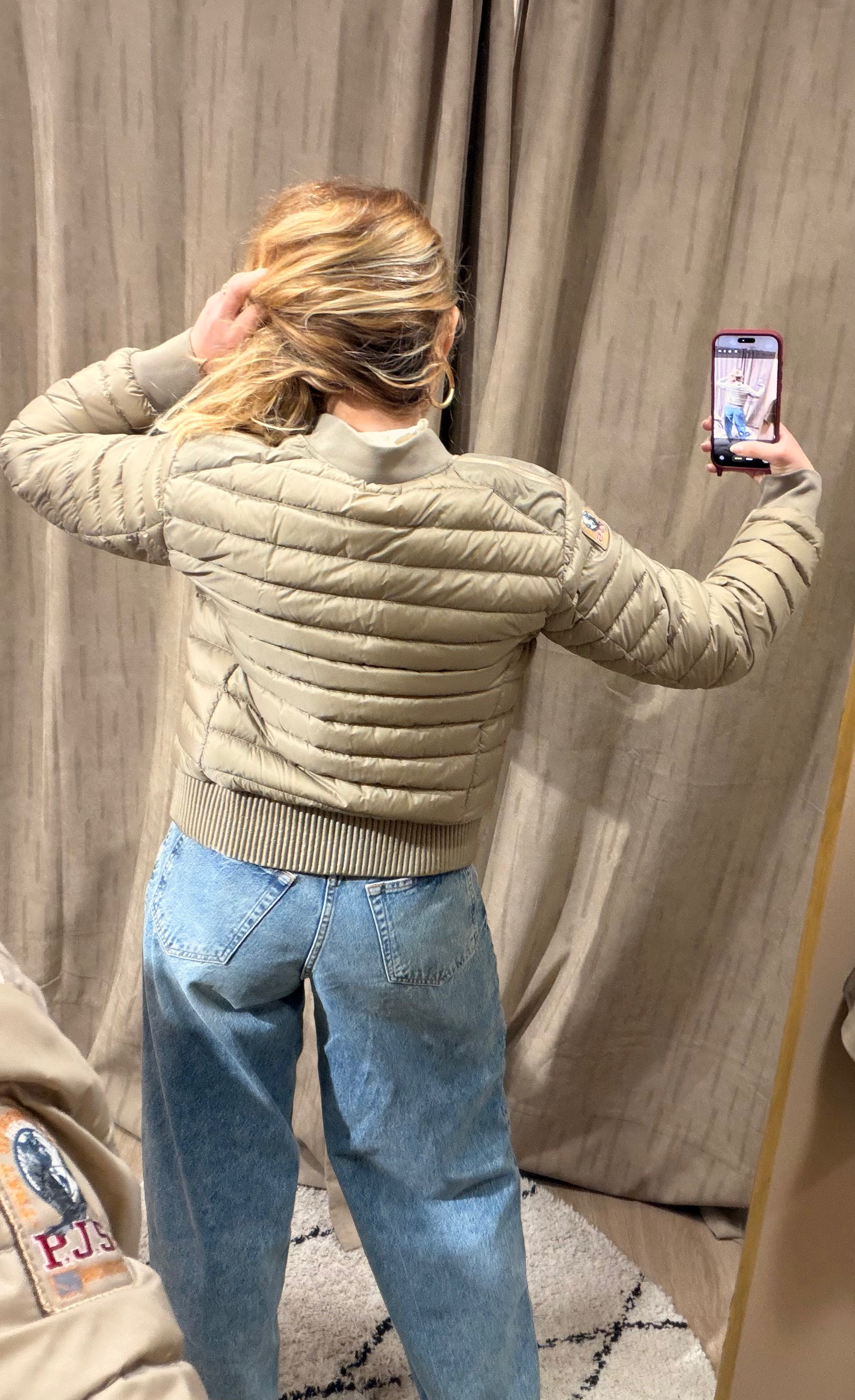 Blouson bomber matelassé Leila beige en duvet recyclé – Parajumpers
