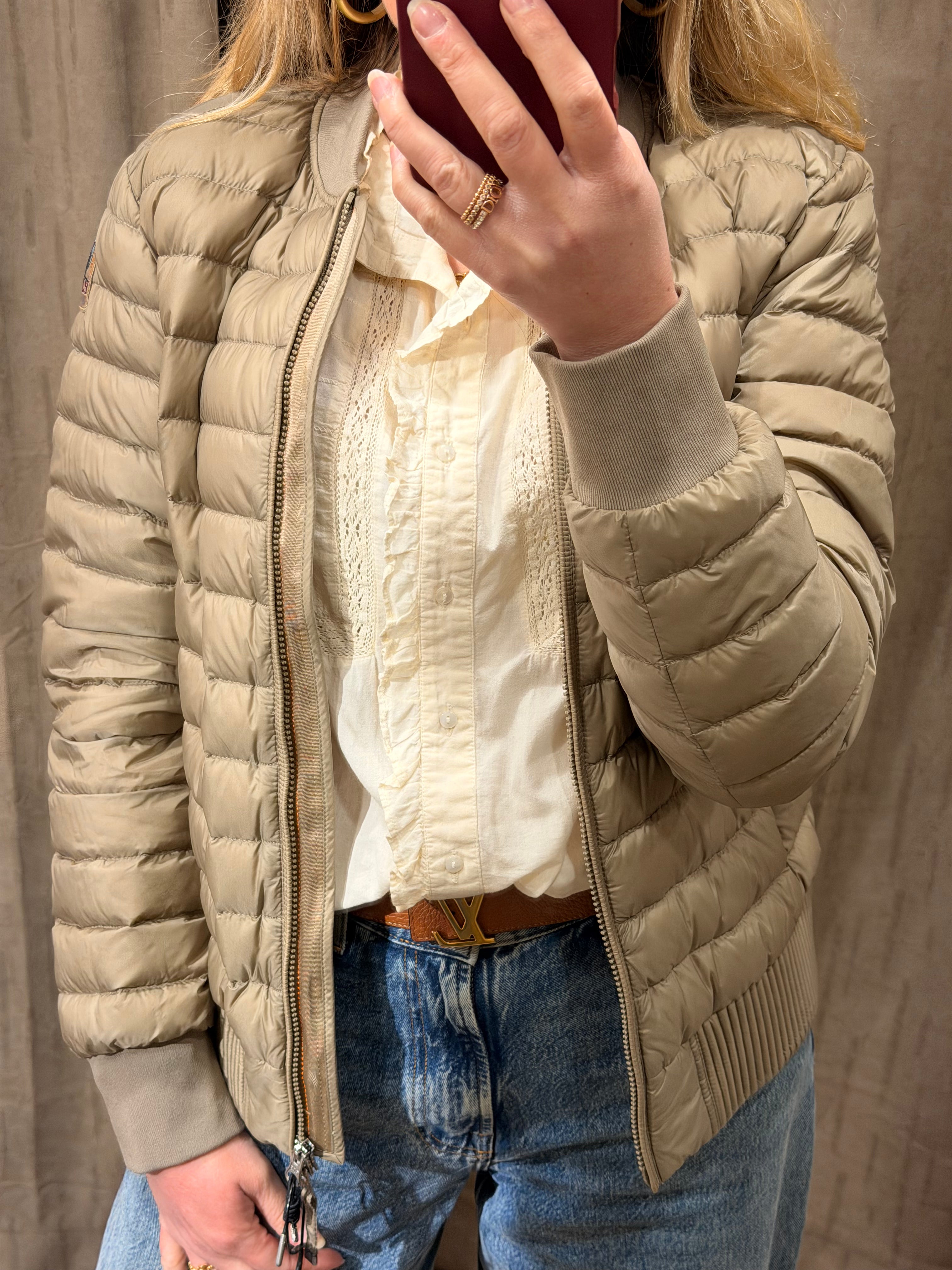 Blouson bomber matelassé Leila beige en duvet recyclé – Parajumpers