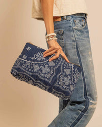 Pochette Matelassée Femme Aokyanos Bandana Bleu Marine – Accessoire Mode Été Voyage