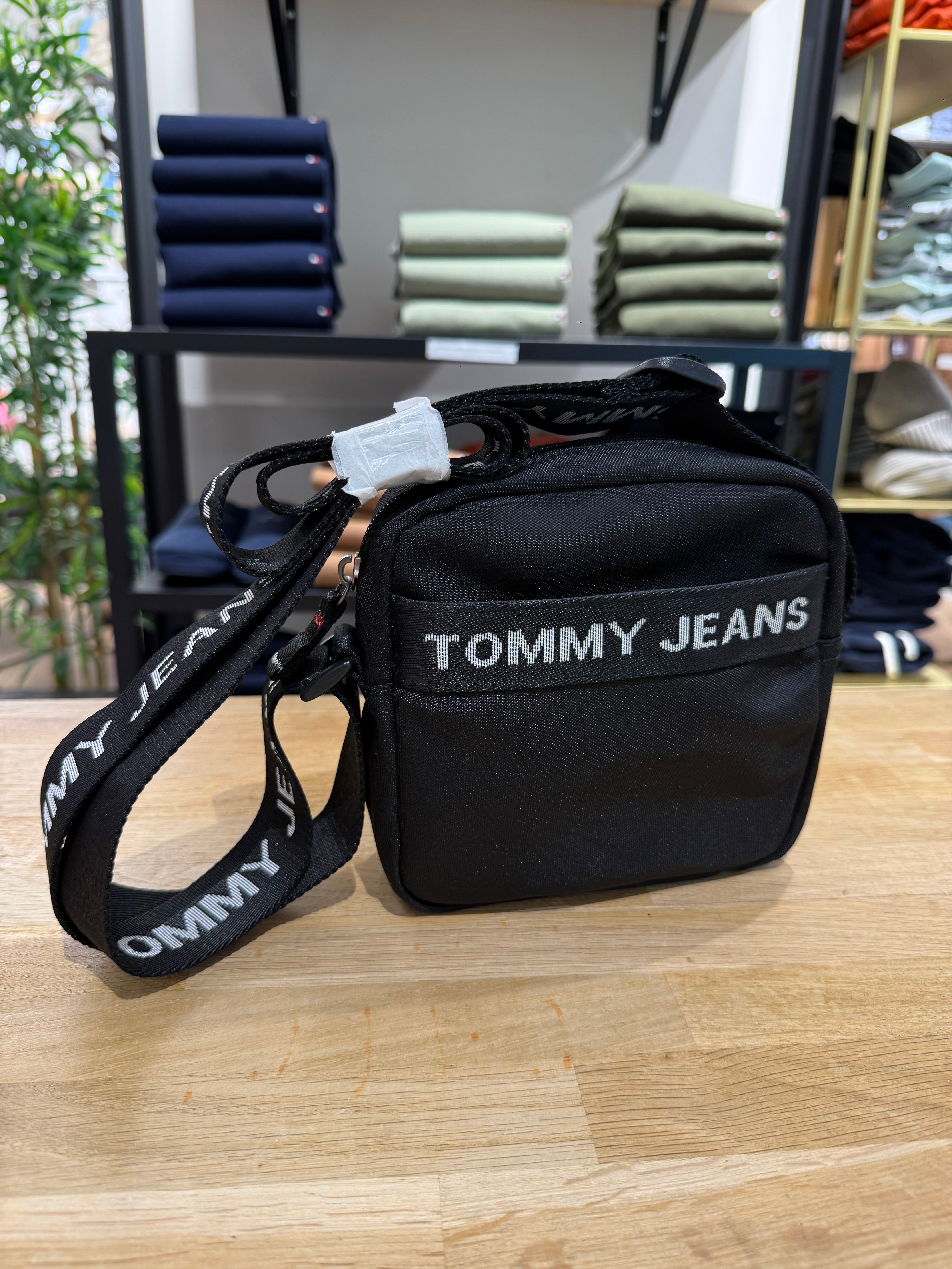 Sacoche Homme Tommy Jeans Noir – Sac Bandoulière Élégant en Toile