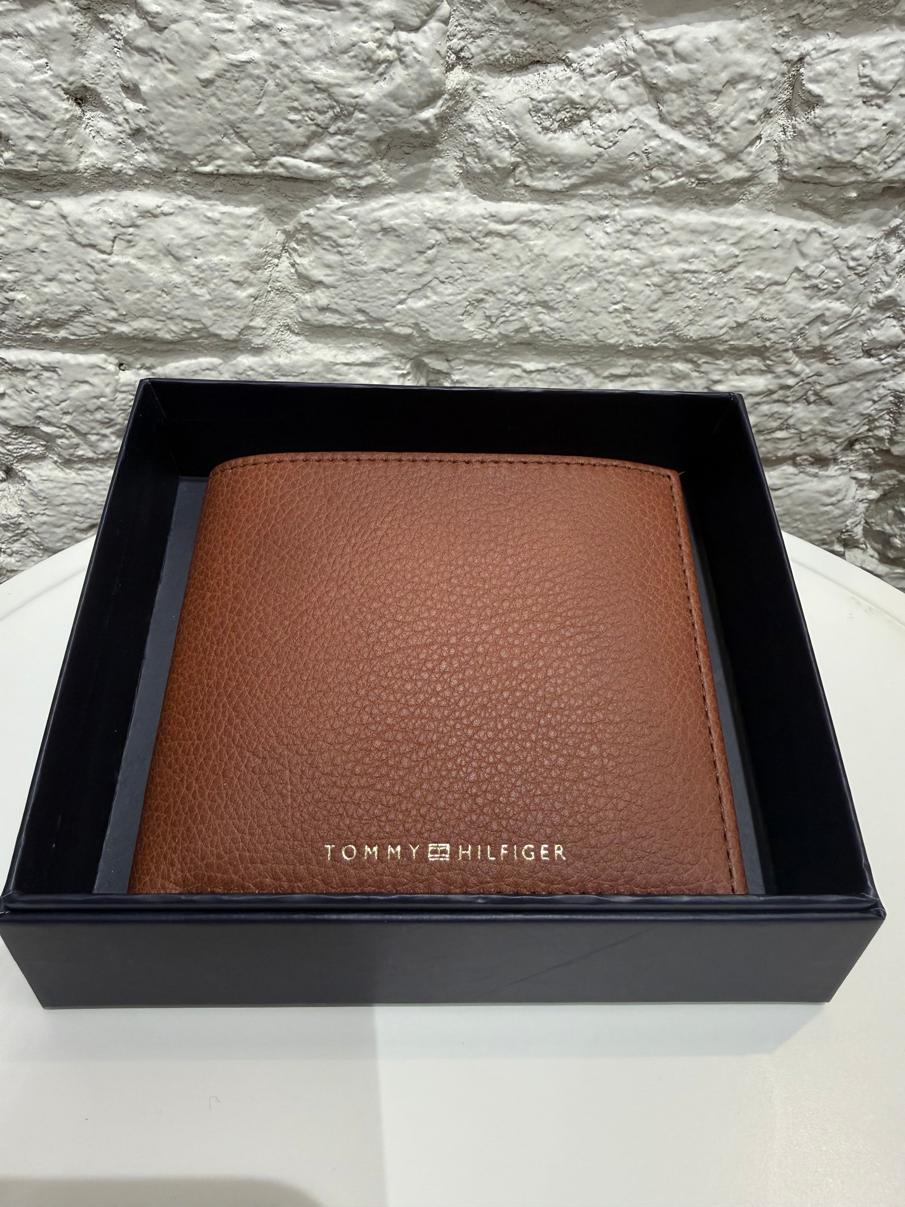 Portefeuille Tommy Hilfiger Marron en Cuir Homme – Accessoire Élégant et Durable