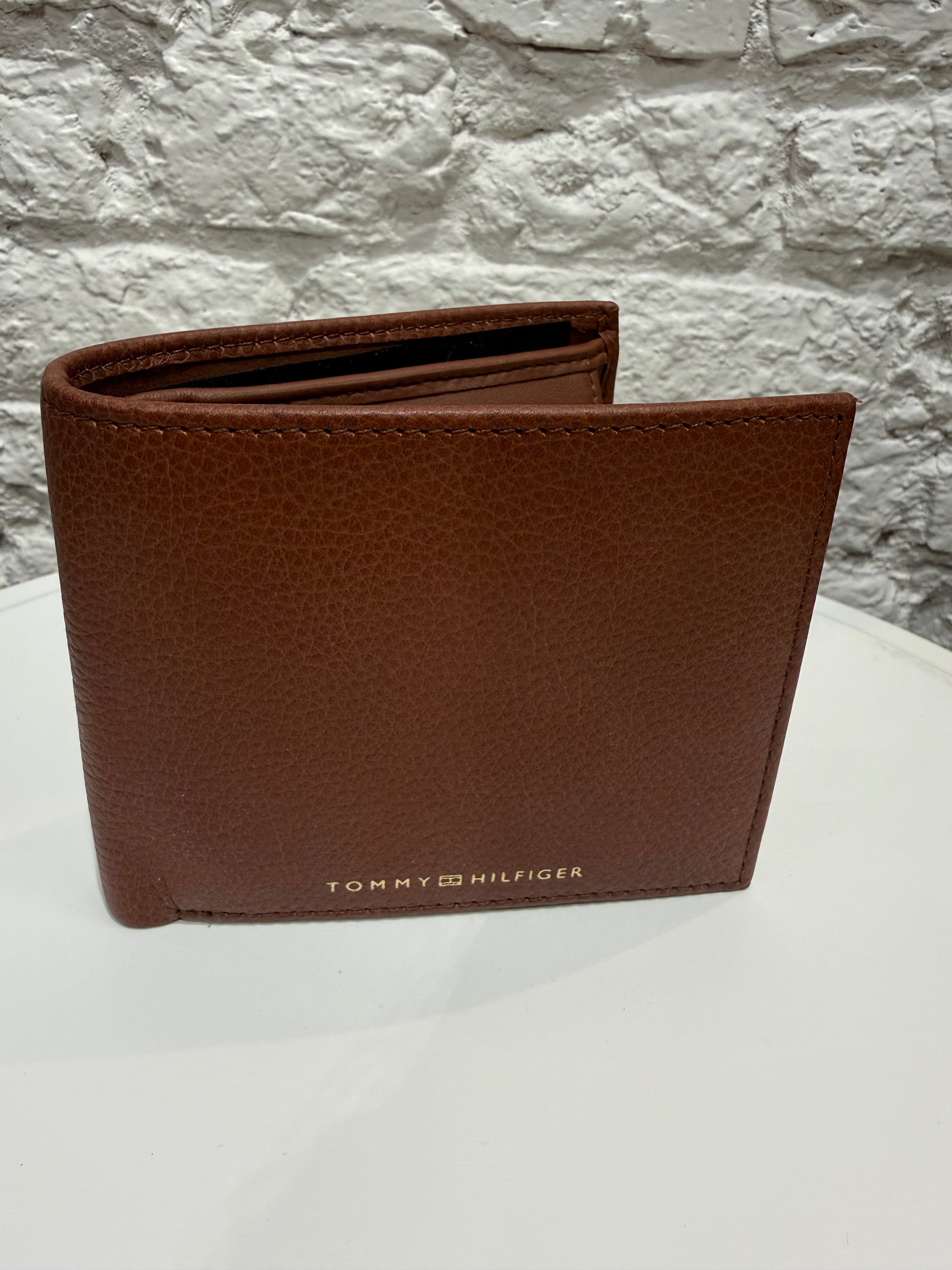 Portefeuille Tommy Hilfiger Marron en Cuir Homme – Accessoire Élégant et Durable