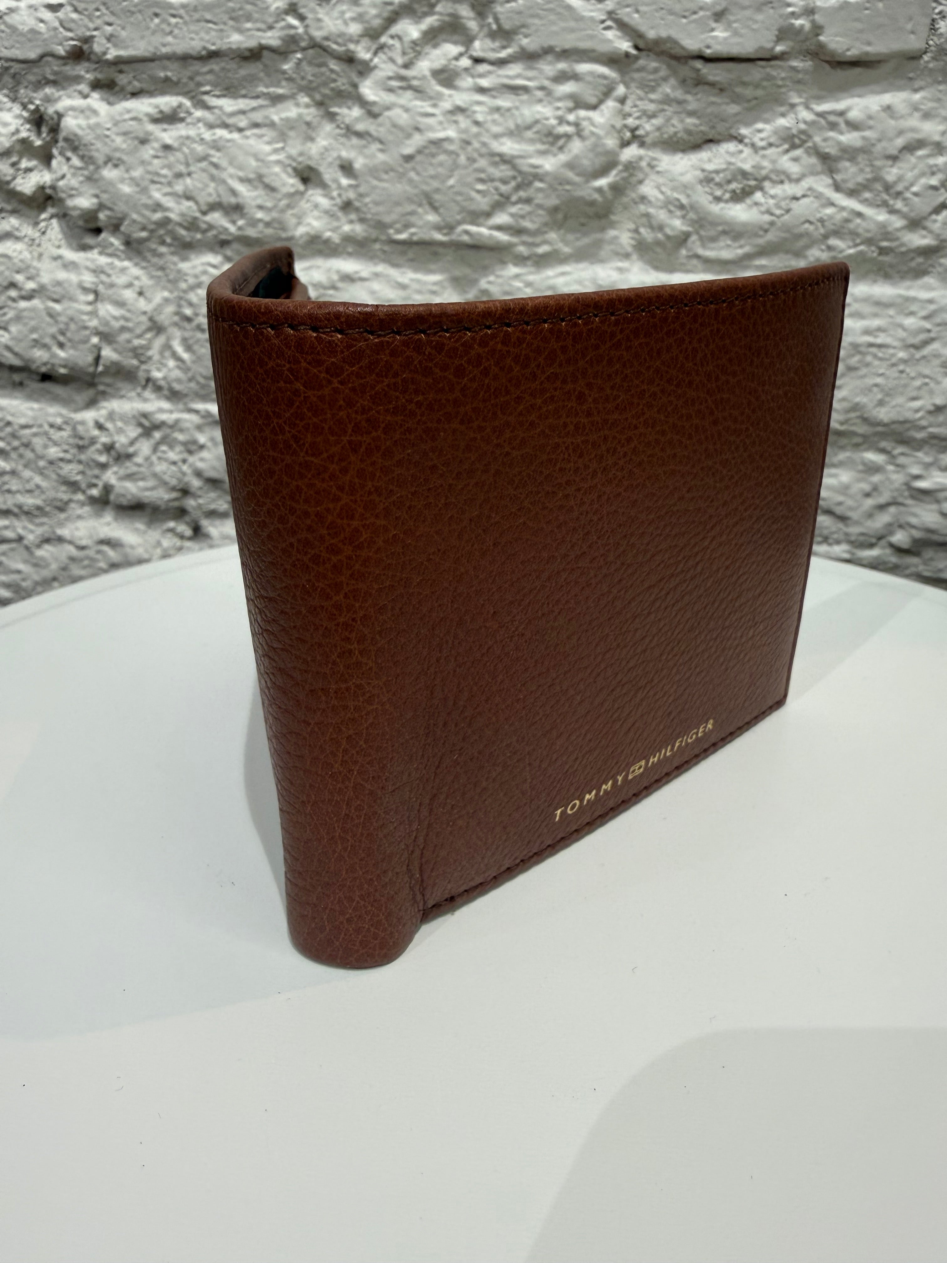 Portefeuille Tommy Hilfiger Marron en Cuir Homme – Accessoire Élégant et Durable
