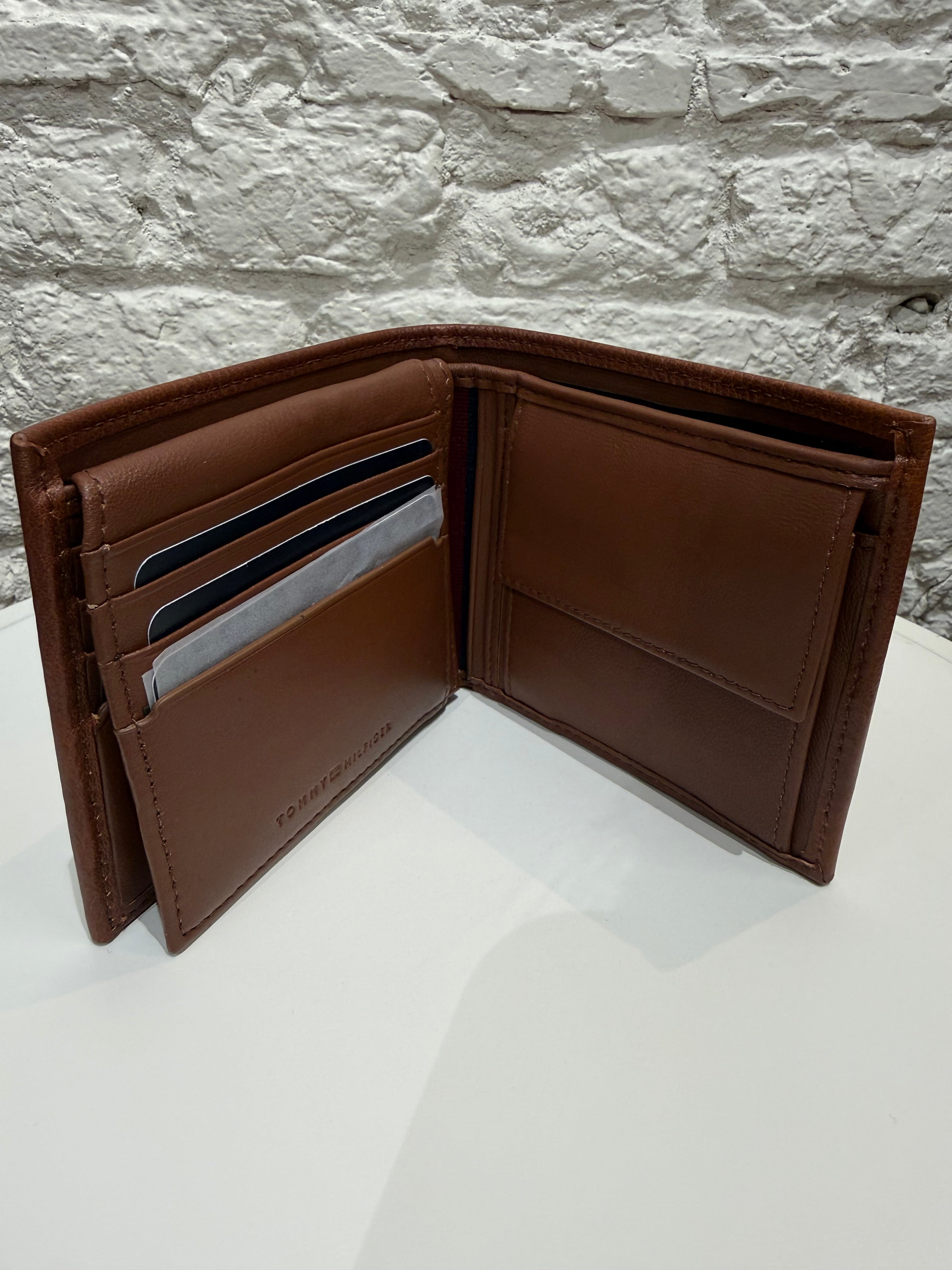 Portefeuille Tommy Hilfiger Homme Camel en Cuir Véritable – Accessoire Élégant et Durable