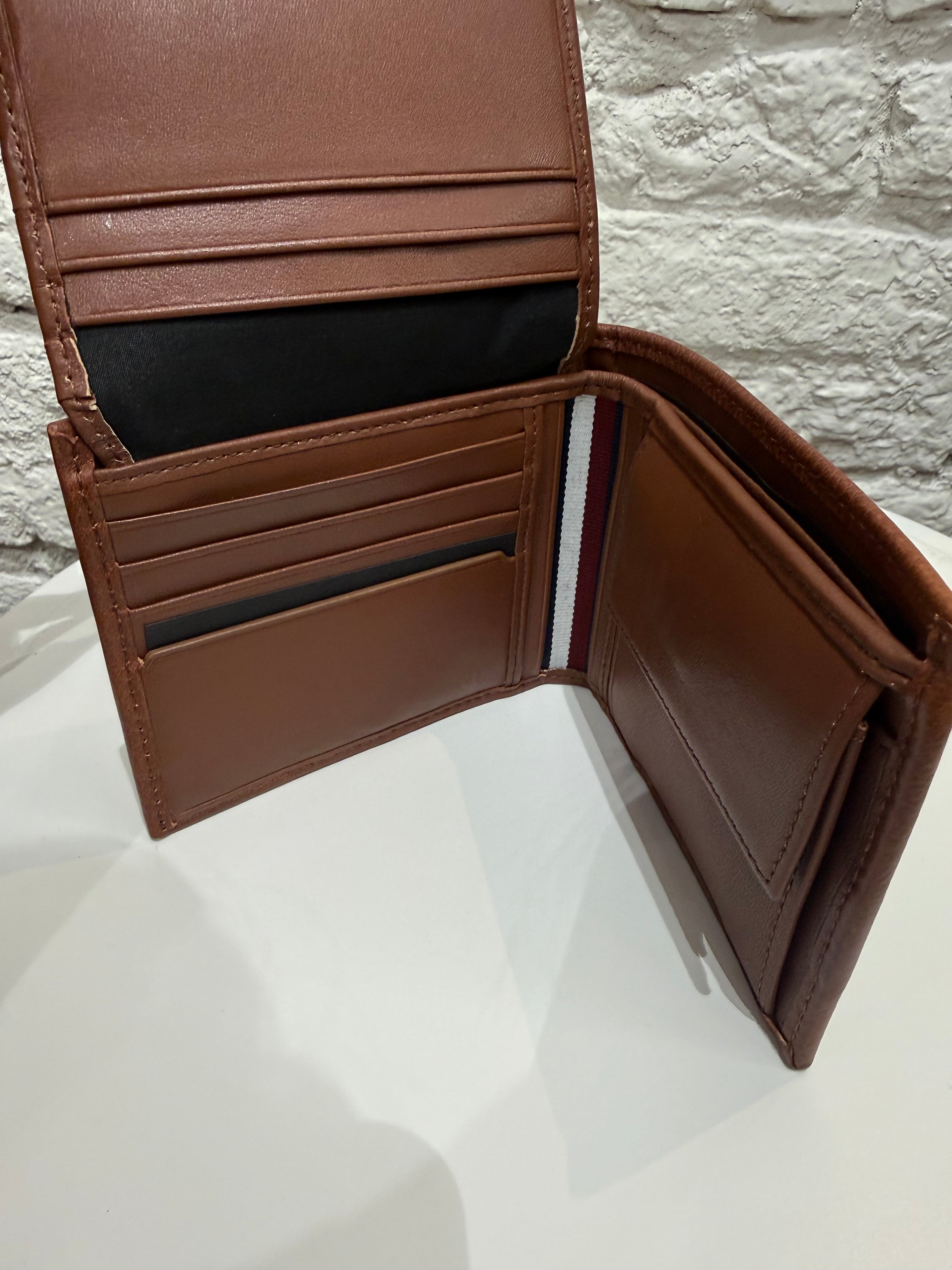 Portefeuille Tommy Hilfiger Homme Camel en Cuir Véritable – Accessoire Élégant et Durable