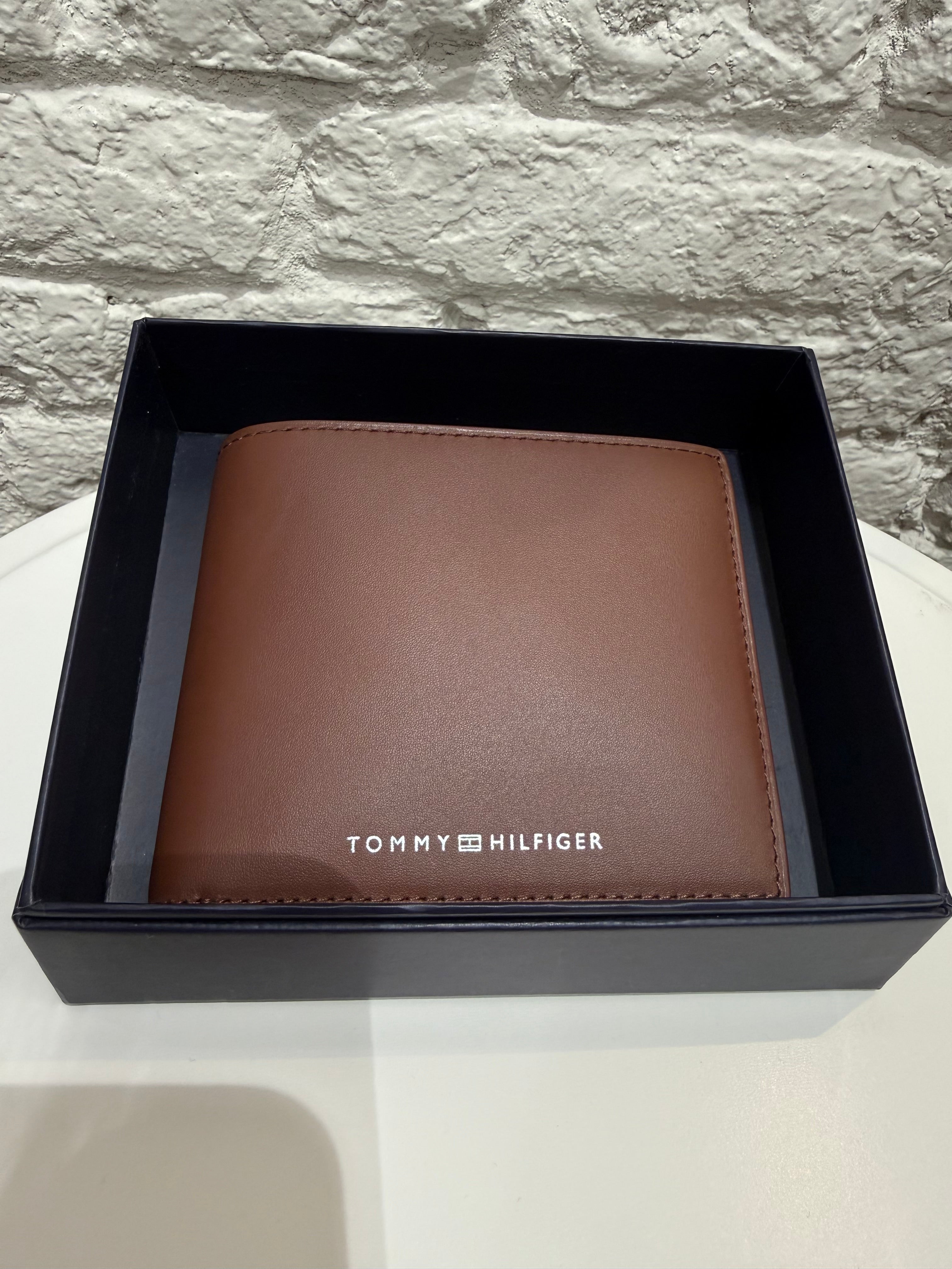 Portefeuille Tommy Hilfiger Homme Camel en cuir — Élégant et durable