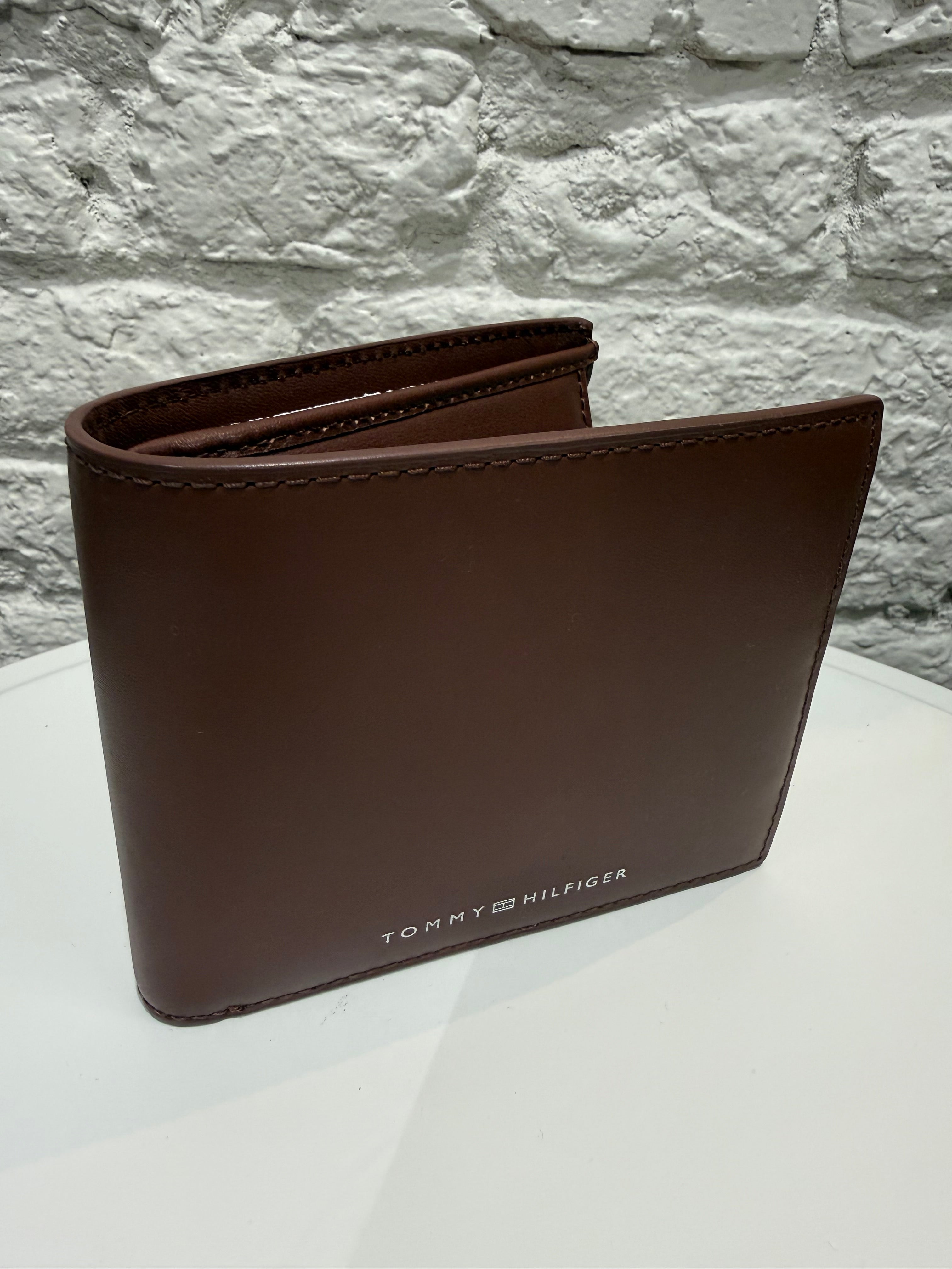 Portefeuille Tommy Hilfiger Homme Camel en cuir — Élégant et durable