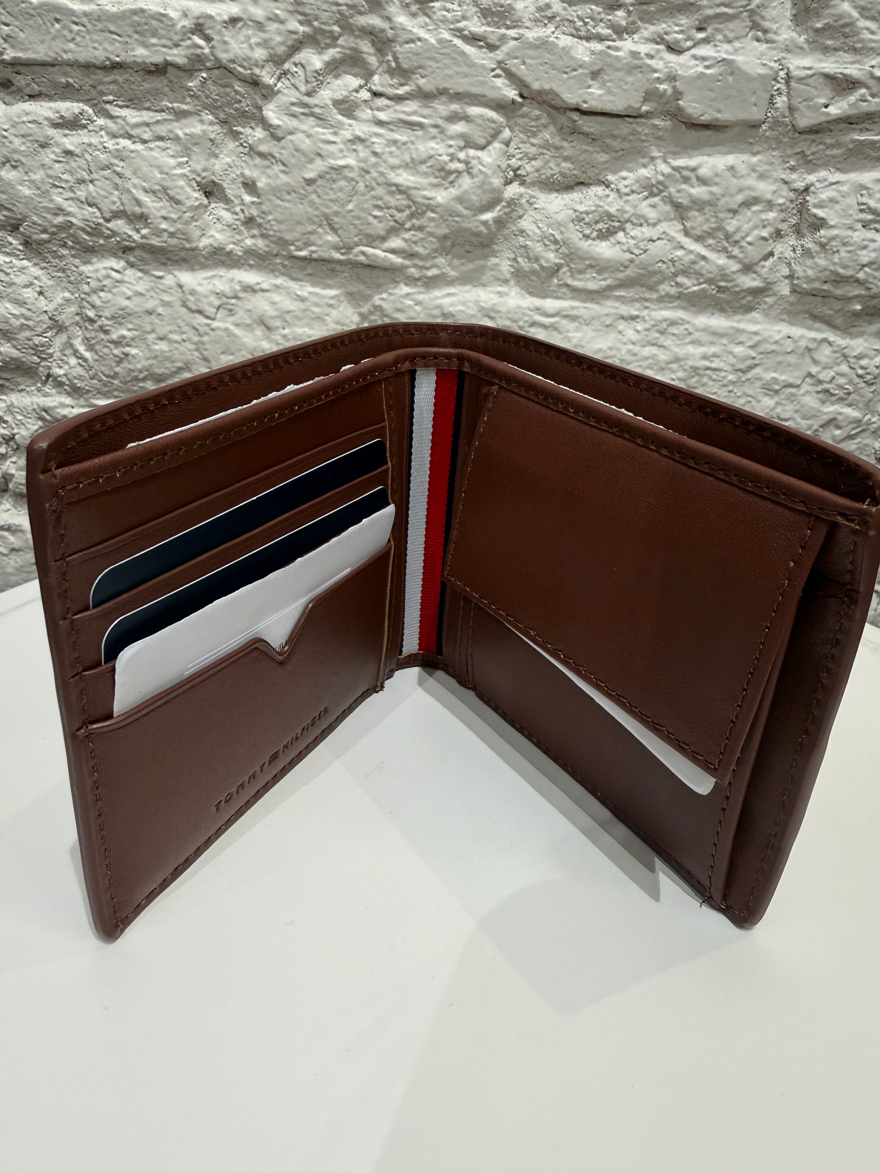 Portefeuille Tommy Hilfiger Homme Camel en cuir — Élégant et durable