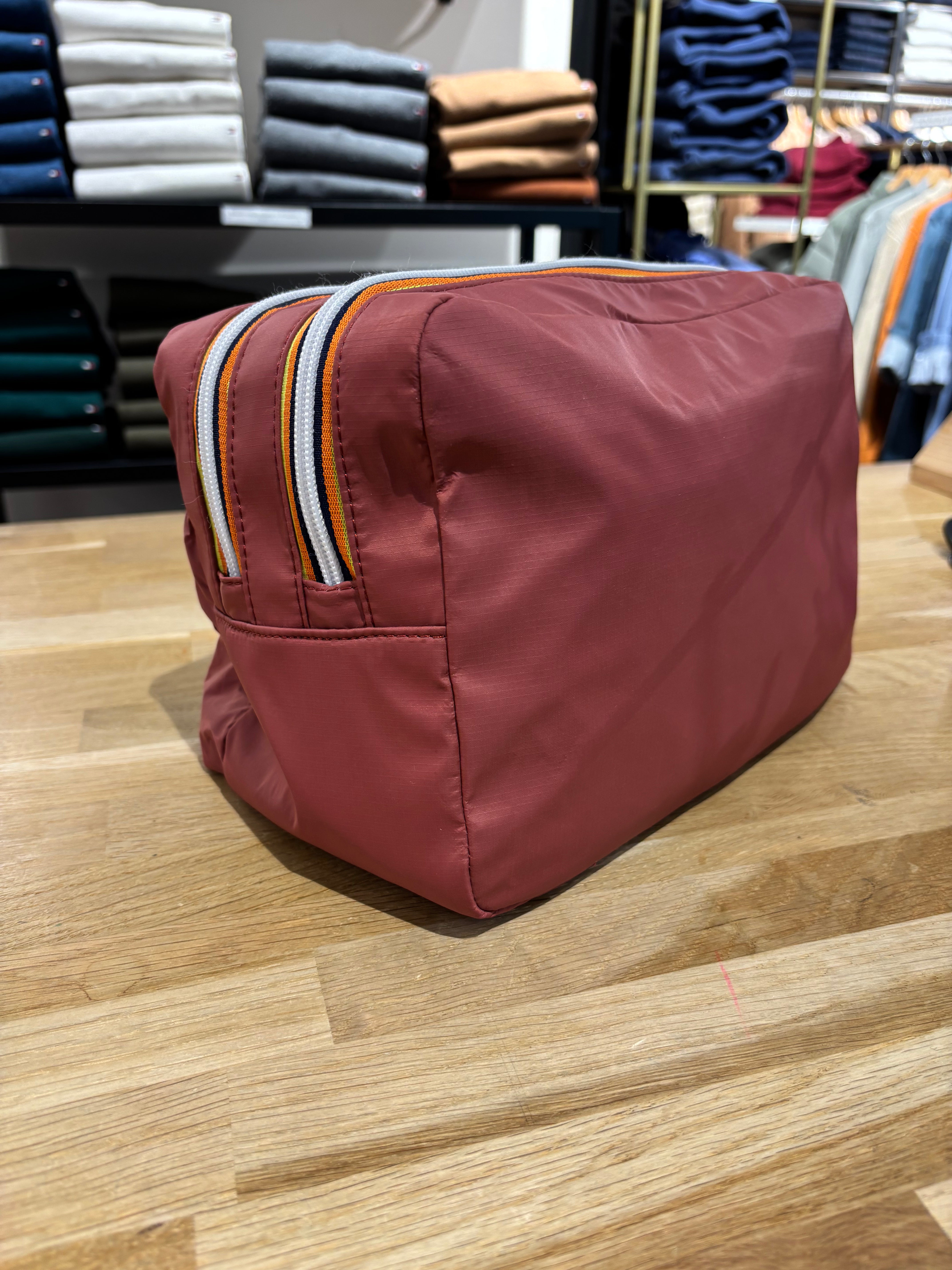 Trousse de toilette imperméable Kway red brownish pour Femme & Homme – Bagagerie de voyage | Urban Chic Boutiques