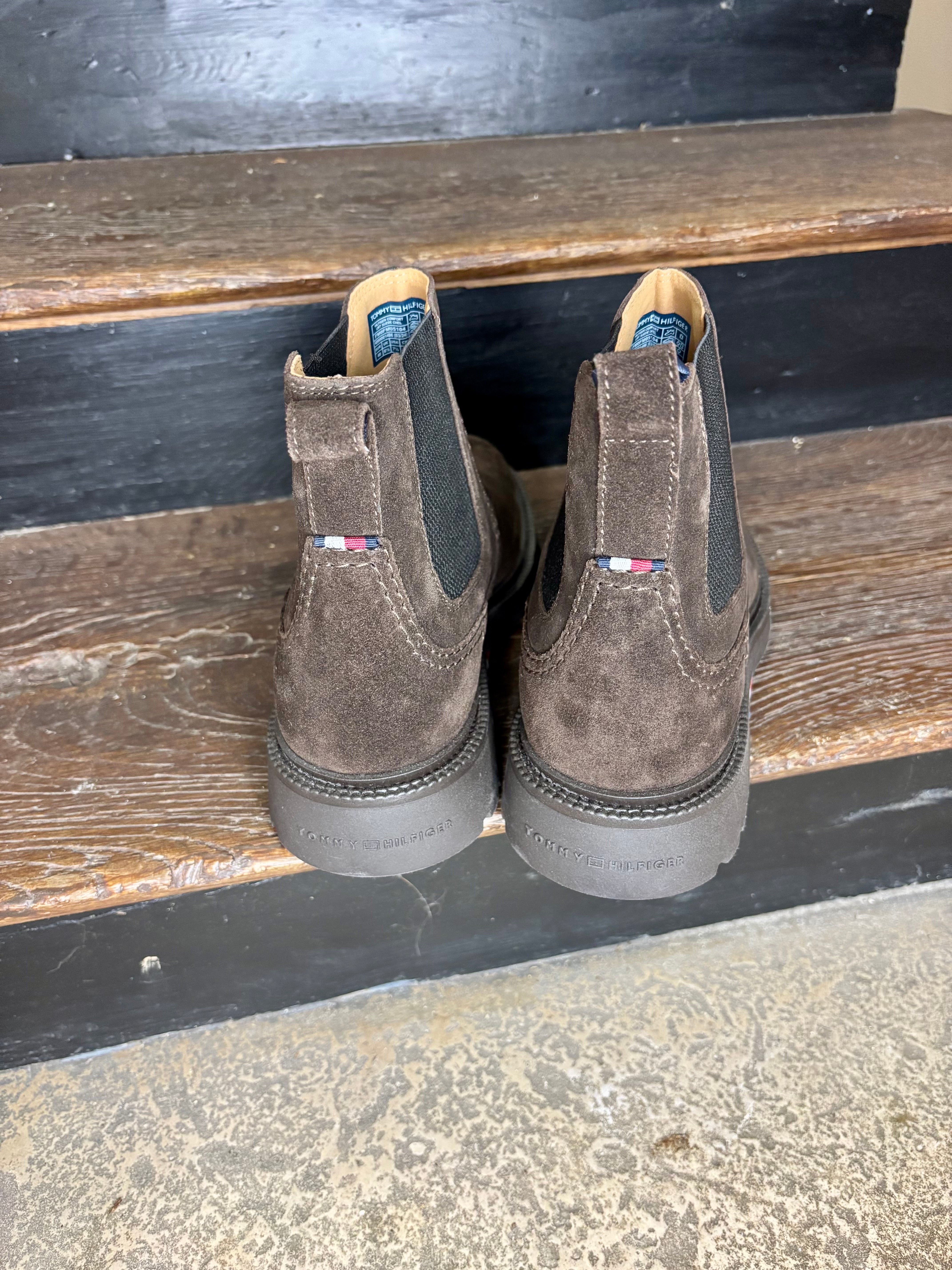 Boots Homme en daim marron foncé Tommy Hilfiger – Confort & Élégance