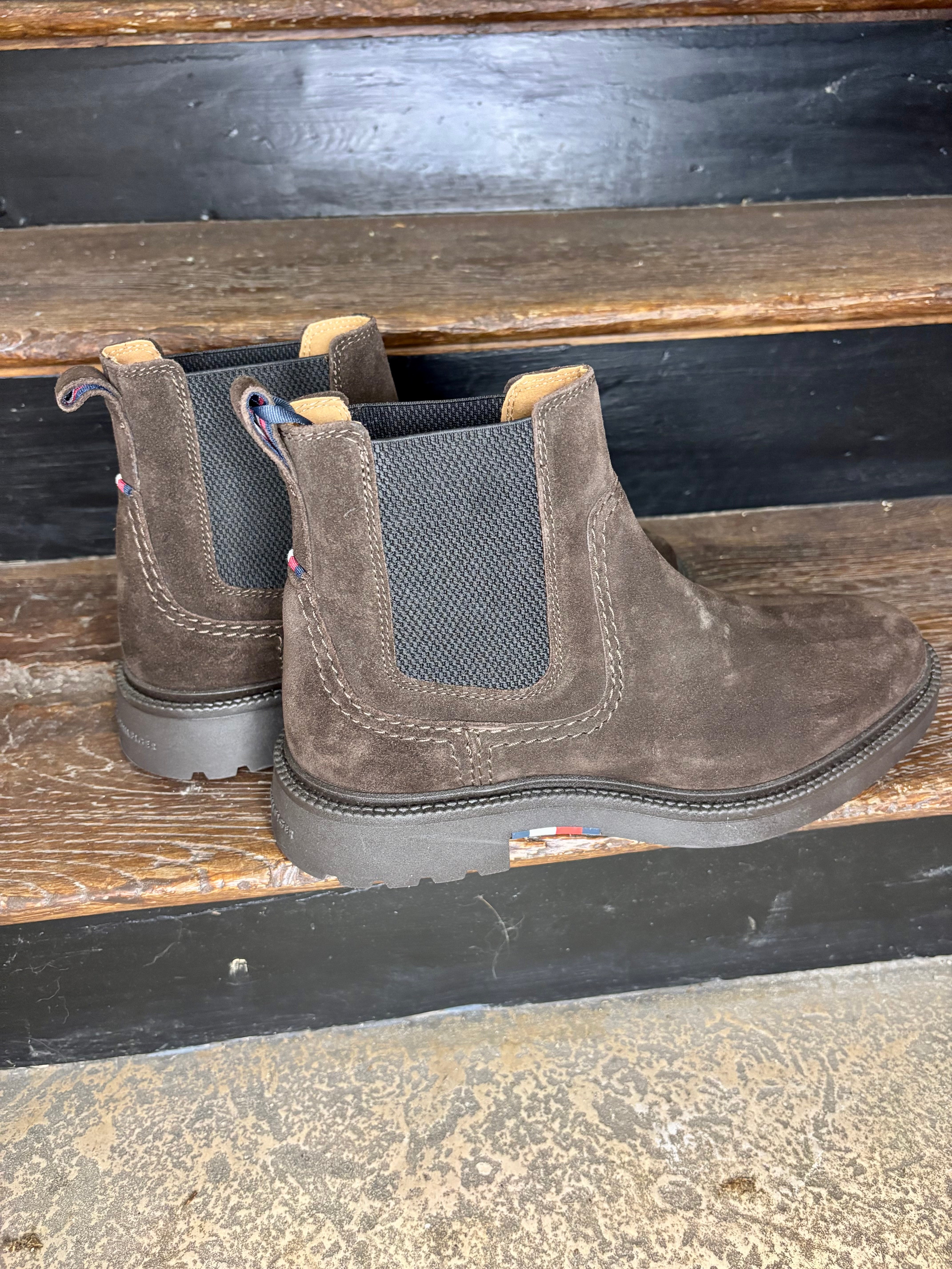 Boots Homme en daim marron foncé Tommy Hilfiger – Confort & Élégance