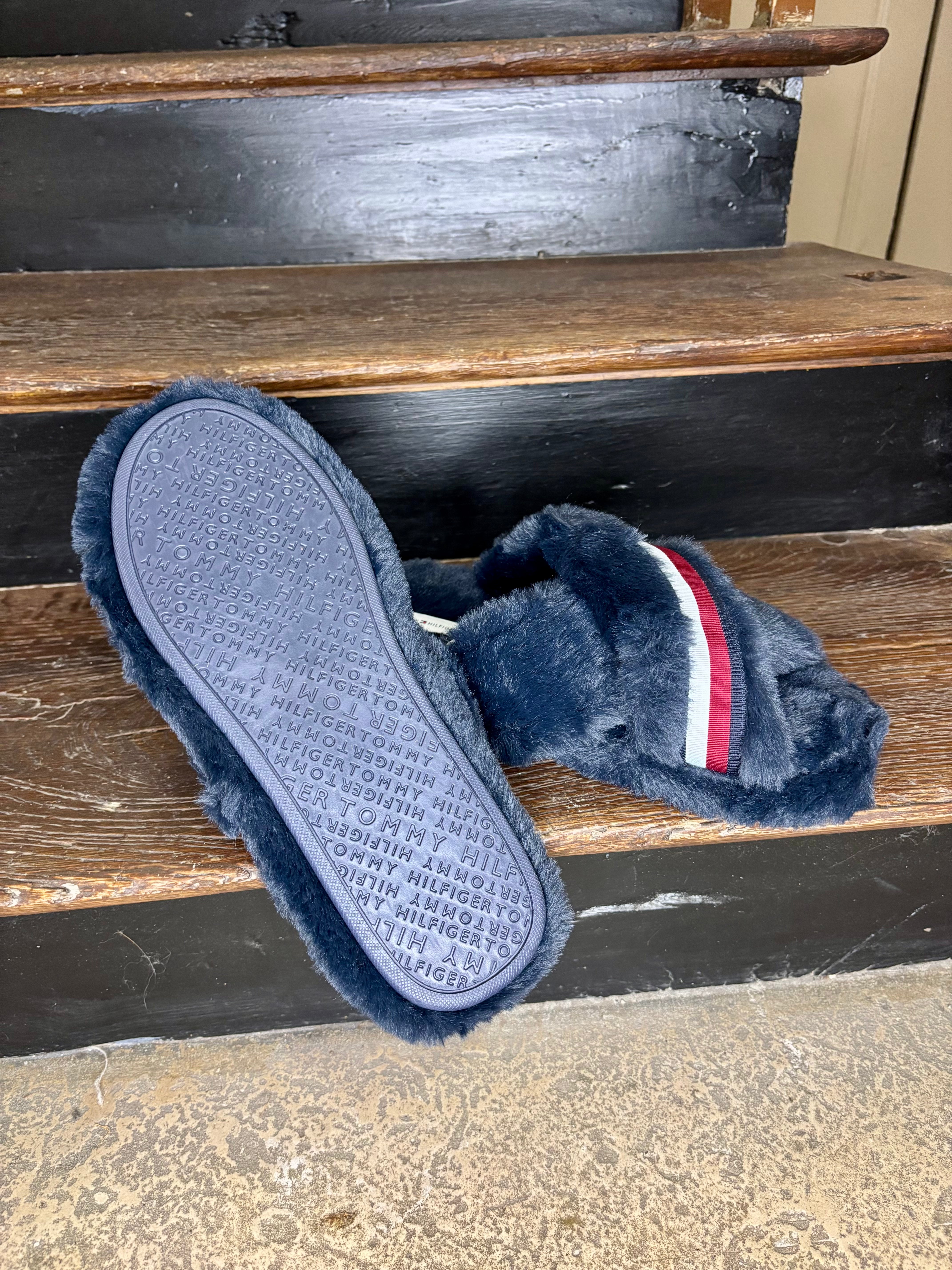 Chaussons Femme Tommy Hilfiger Bleu Marine – Confort & Élégance | Urban Chic Boutiques