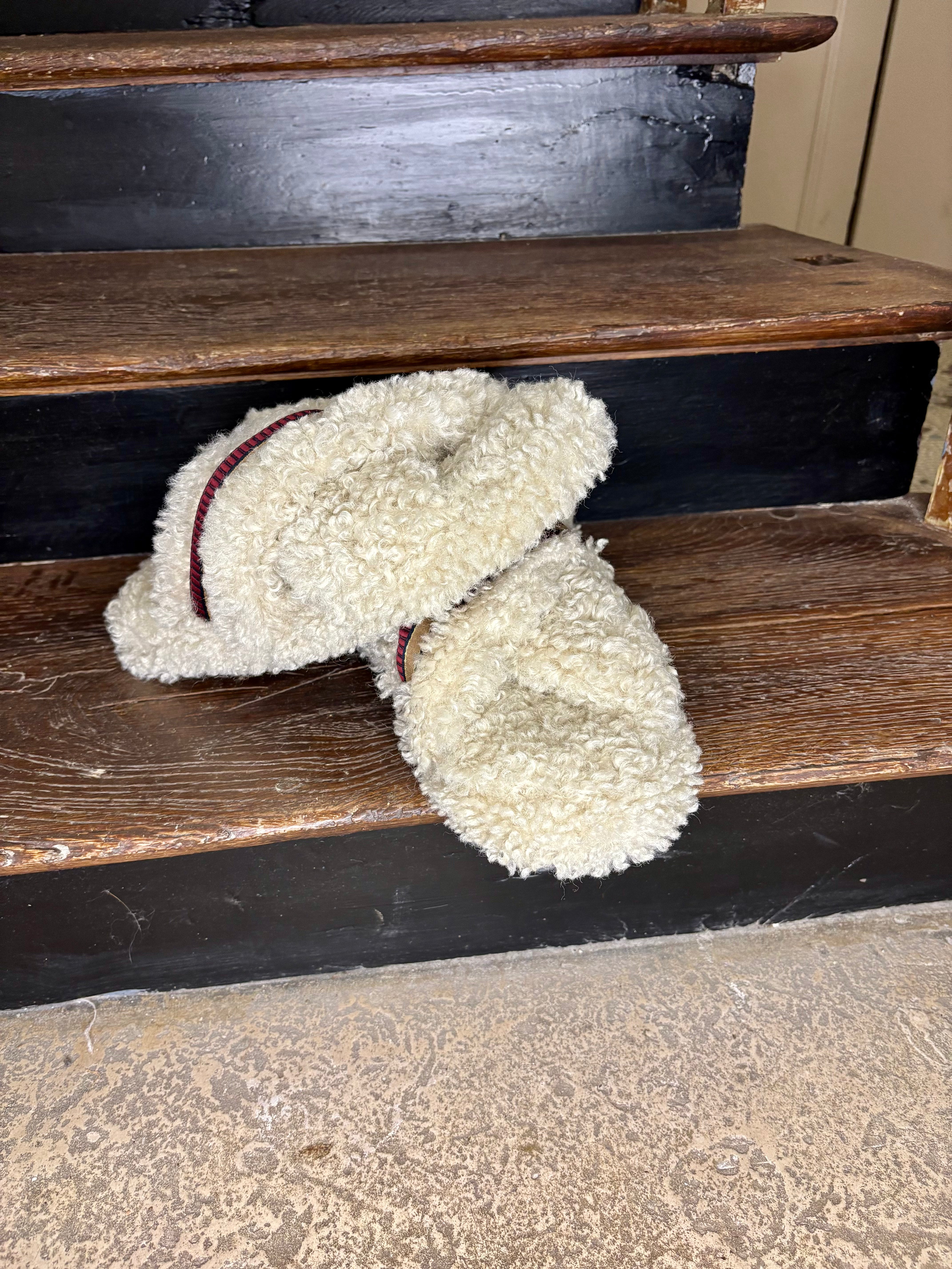 Chaussons femme beige Tommy Hilfiger – confort, douceur et élégance.