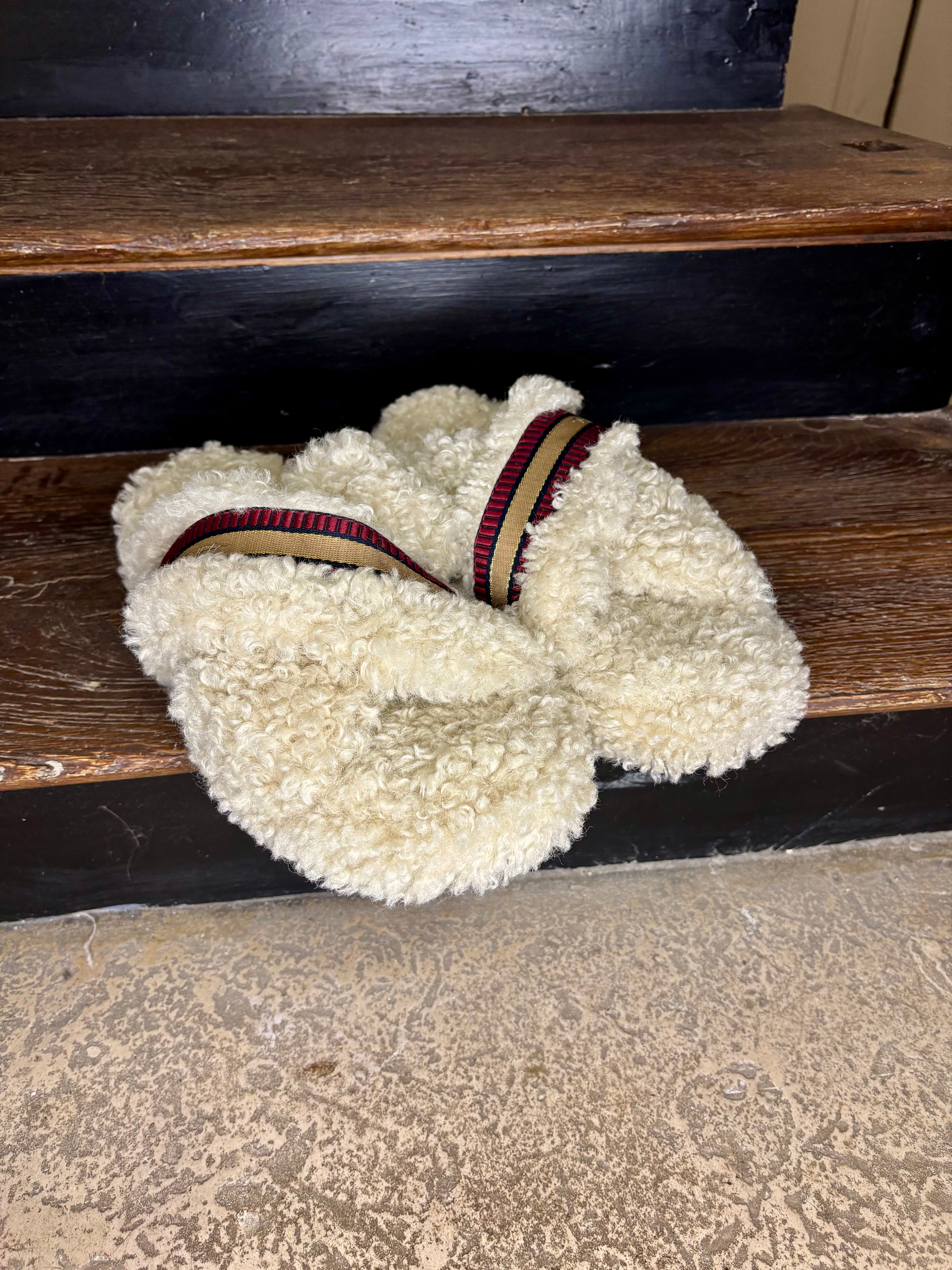 Chaussons femme beige Tommy Hilfiger – confort, douceur et élégance.