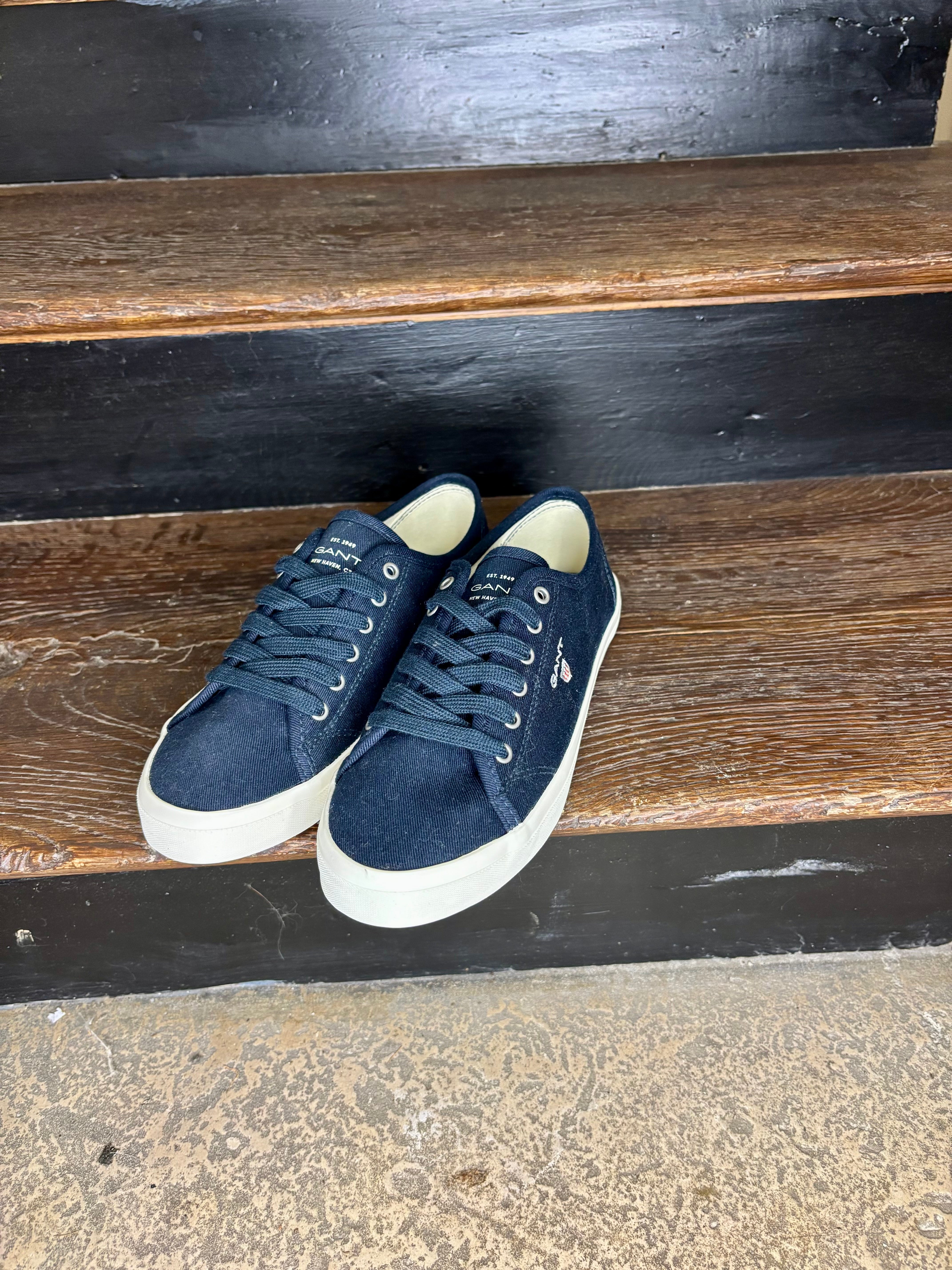 Basket Gant Pillox Femme bleu marine – Sneakers confort & élégance.