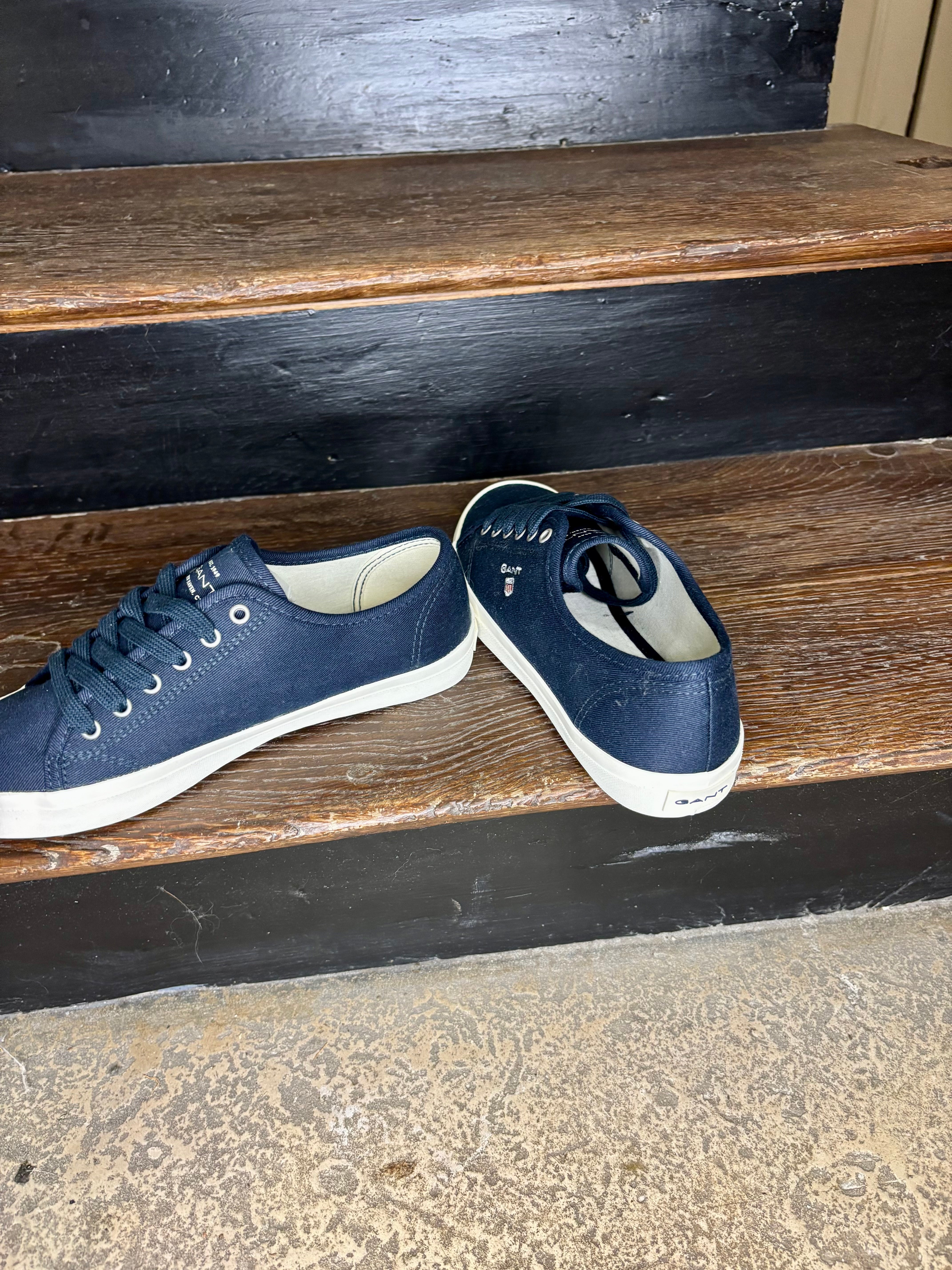 Basket Gant Pillox Femme bleu marine – Sneakers confort & élégance.