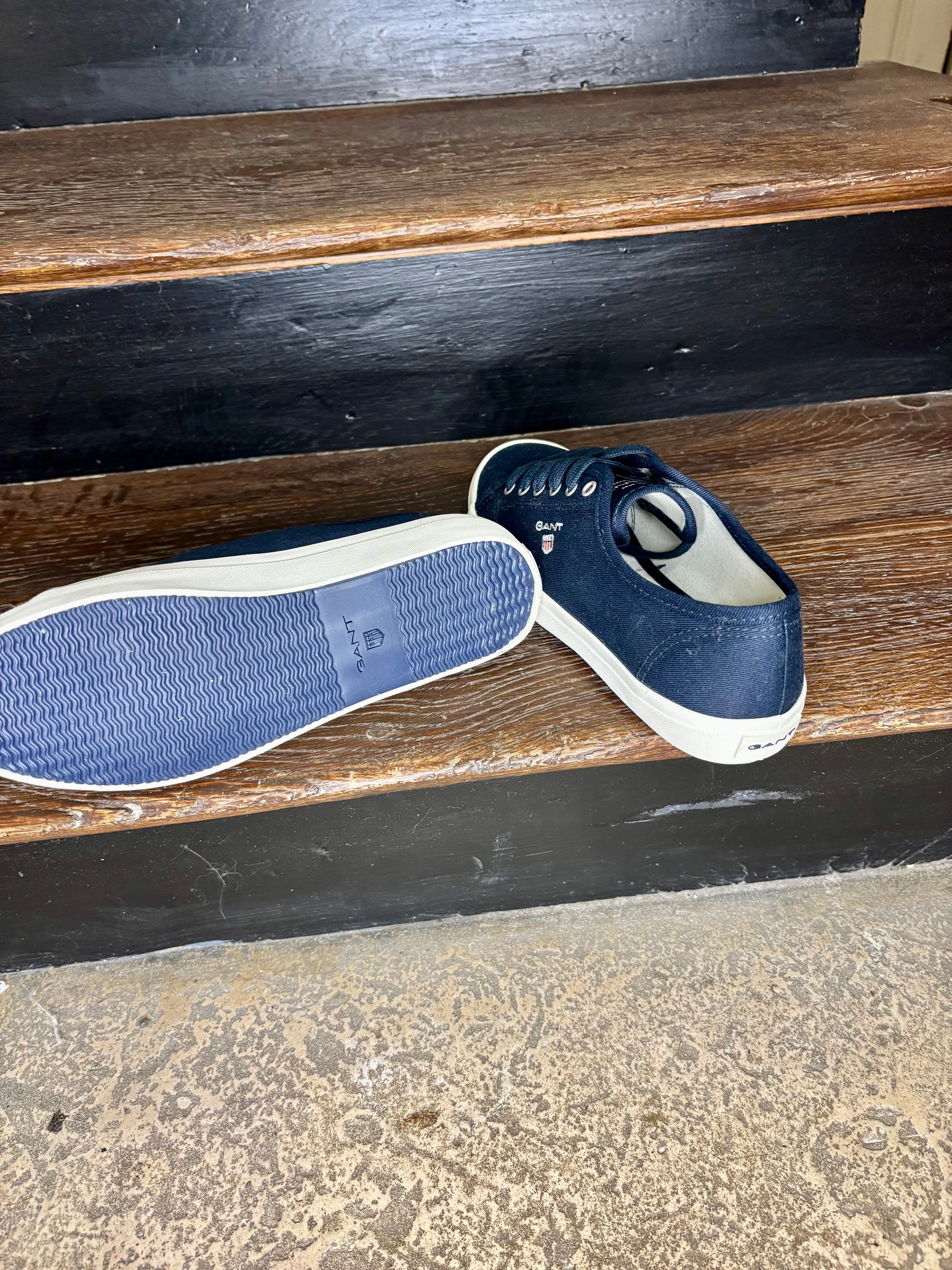 Basket Gant Pillox Femme bleu marine – Sneakers confort & élégance.