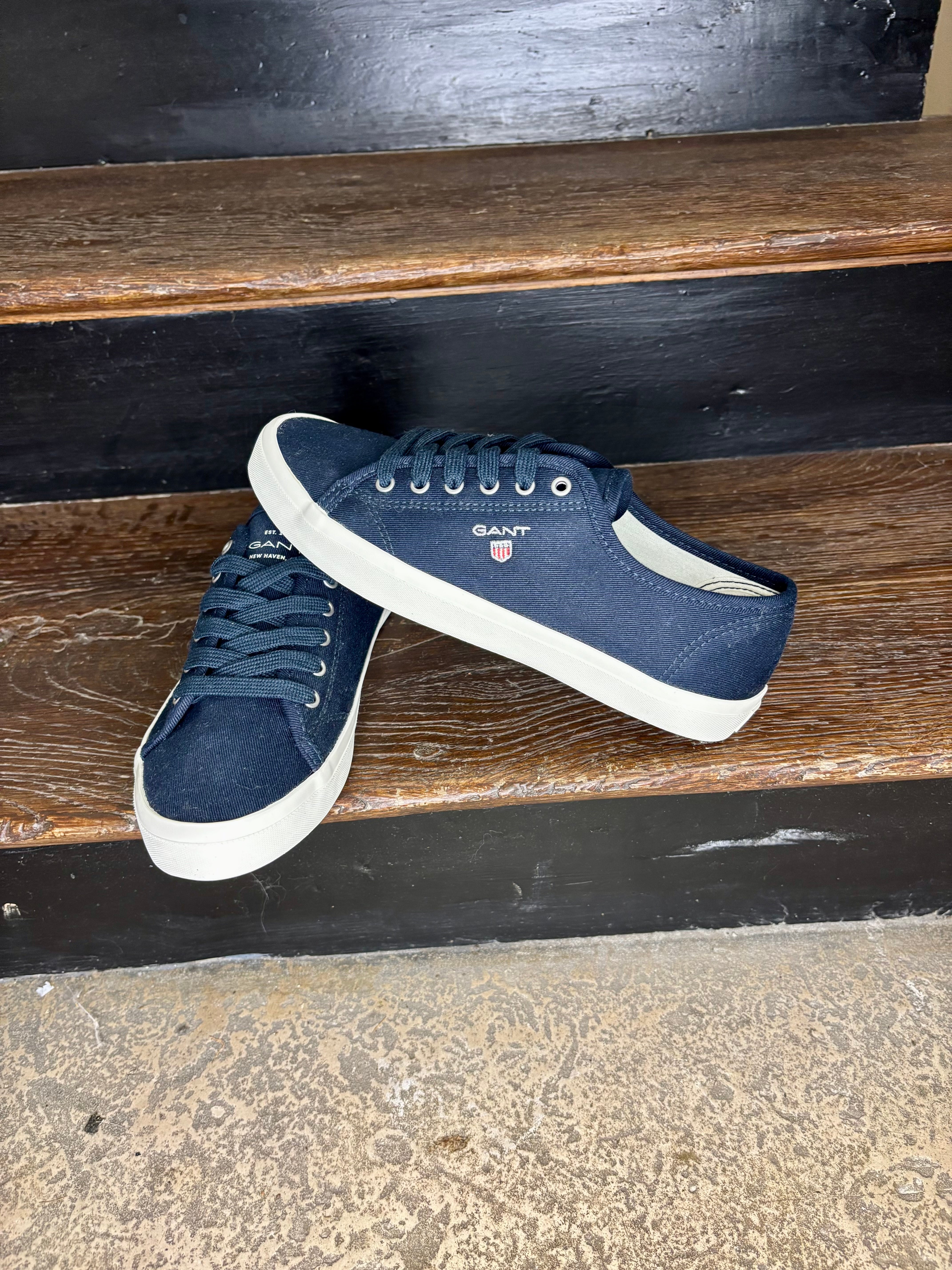 Basket Gant Pillox Femme bleu marine – Sneakers confort & élégance.