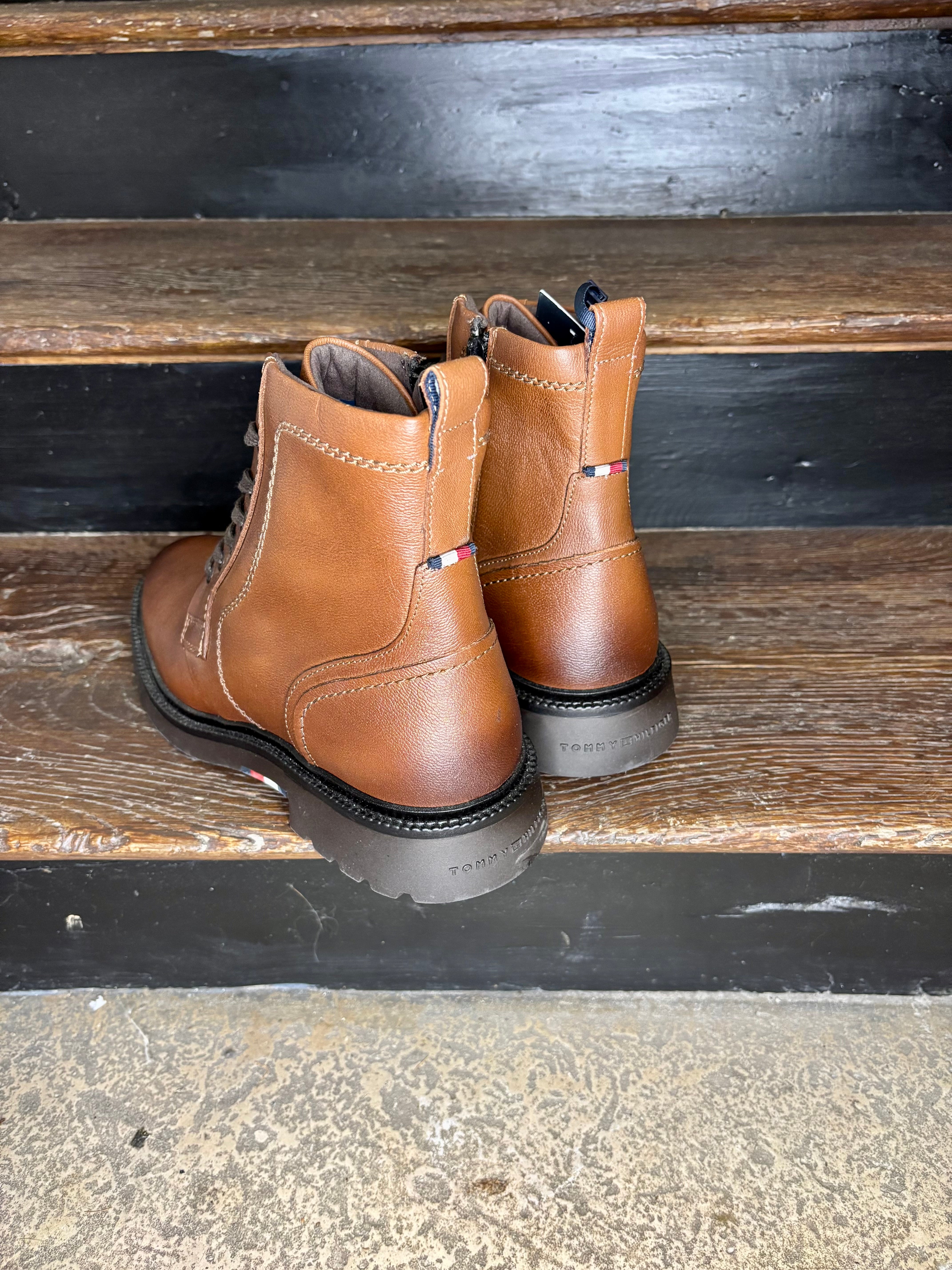 Boots Tommy Hilfiger Homme en cuir marron – Confort & Élégance