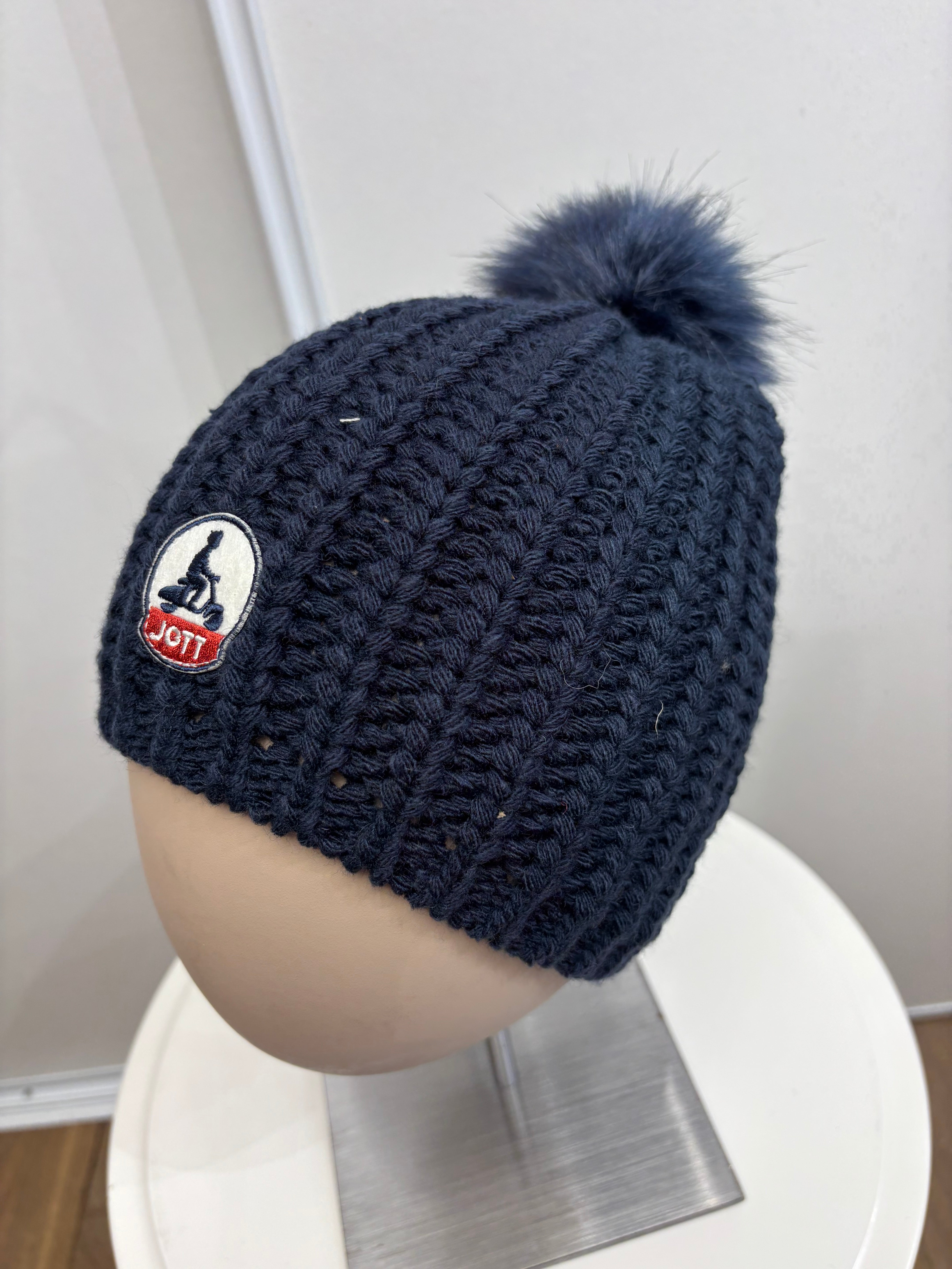 Bonnet femme Jott Montréal bleu marine – Accessoire hiver élégant et confortable.