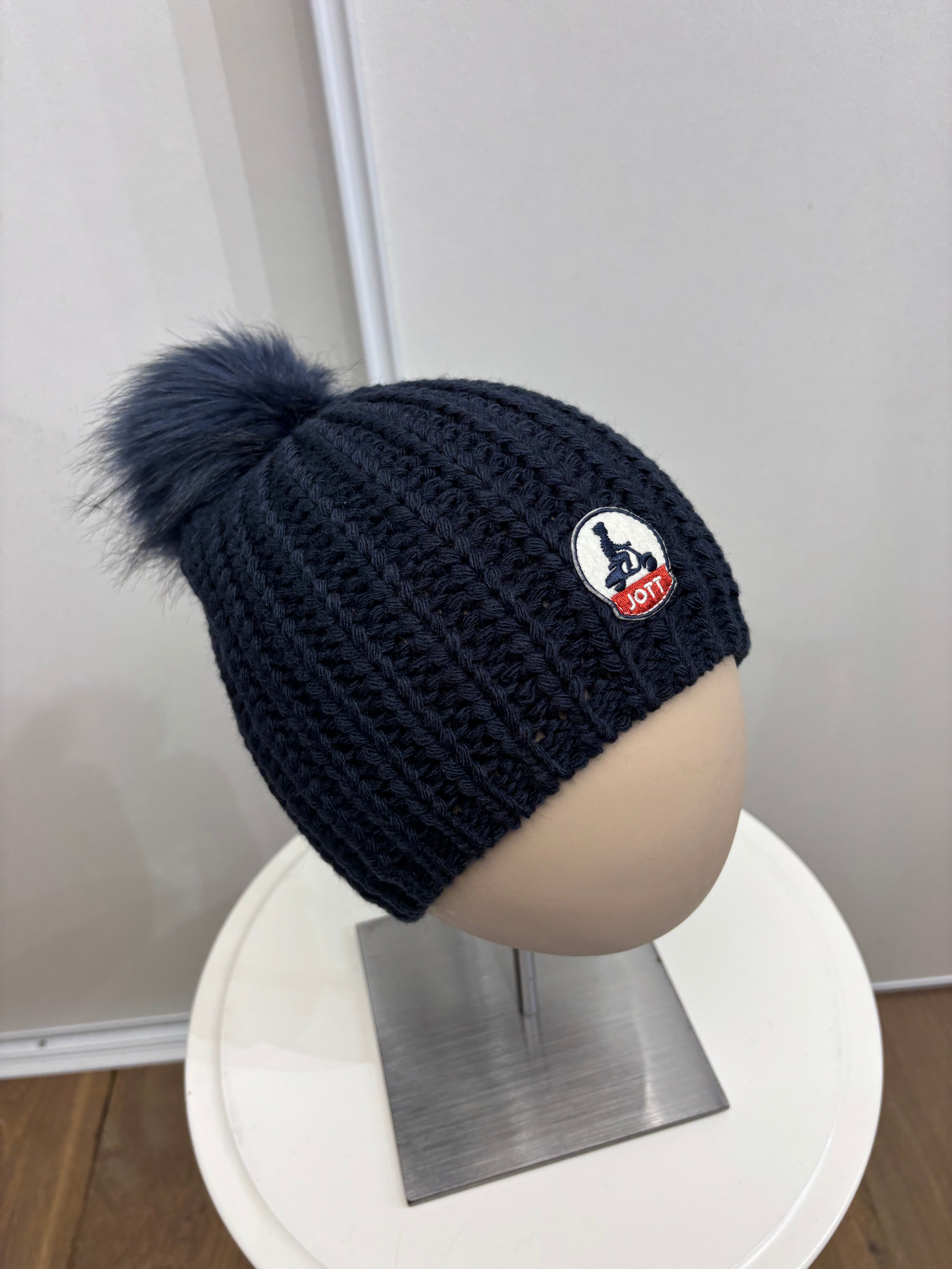 Bonnet femme Jott Montréal bleu marine – Accessoire hiver élégant et confortable.