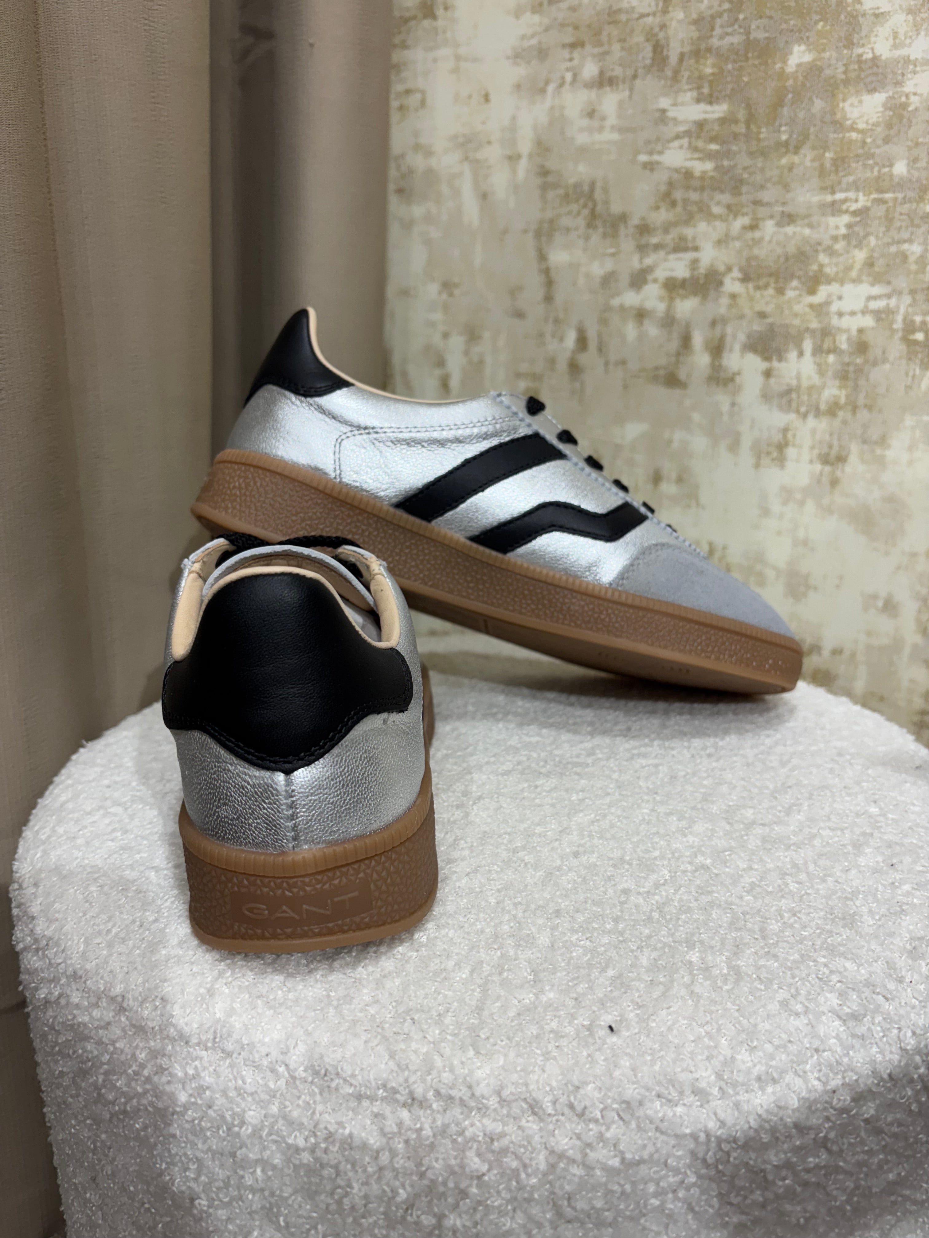 Baskets Femme Gant Cuzima en Cuir Argent/Noir – Sneakers Haut de Gamme Urban Chic Boutiques