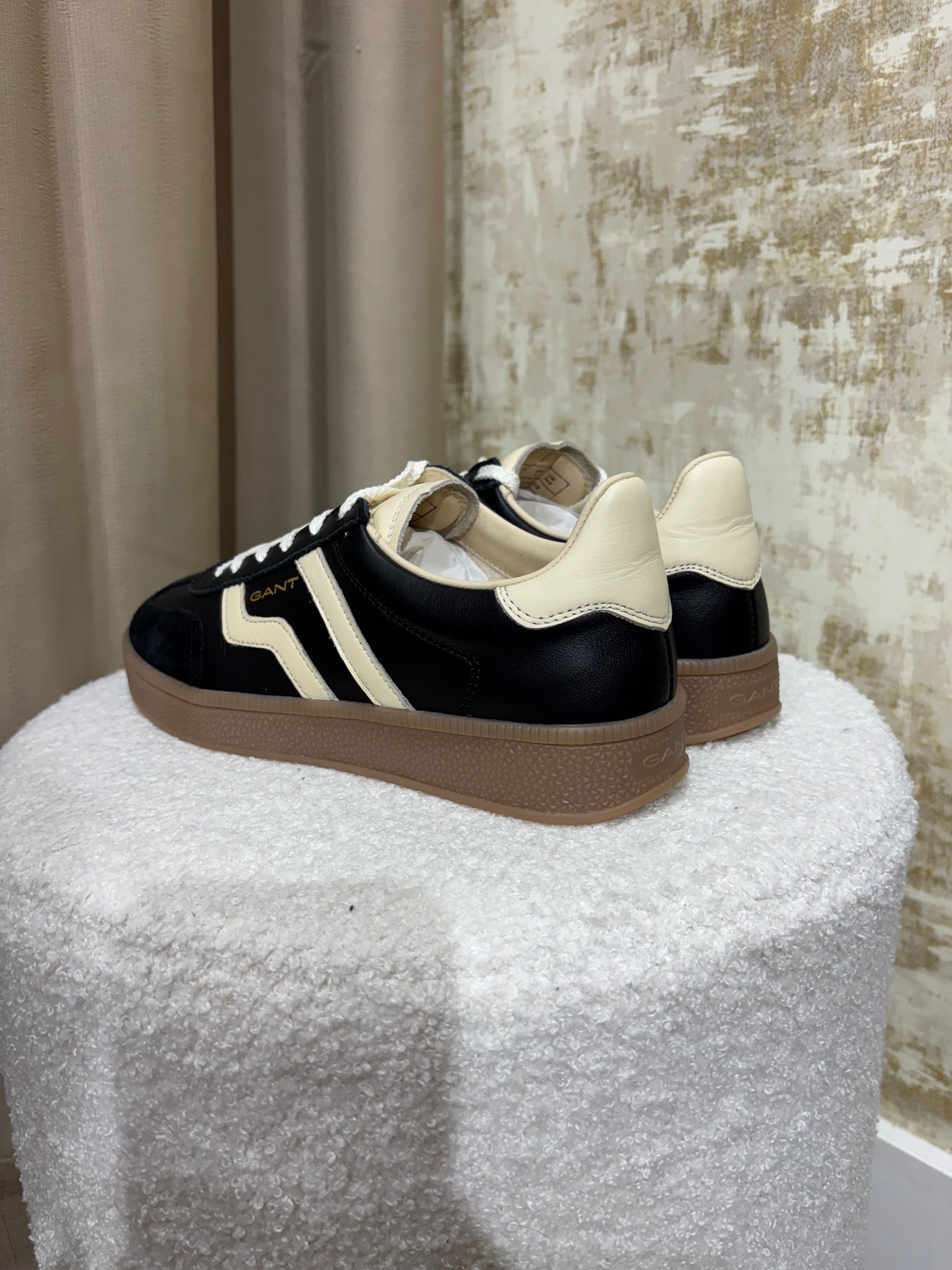 Basket Femme Cuzima Gant Noir – Sneakers Élégantes et Confortables, Style Urbain, Toutes Tailles