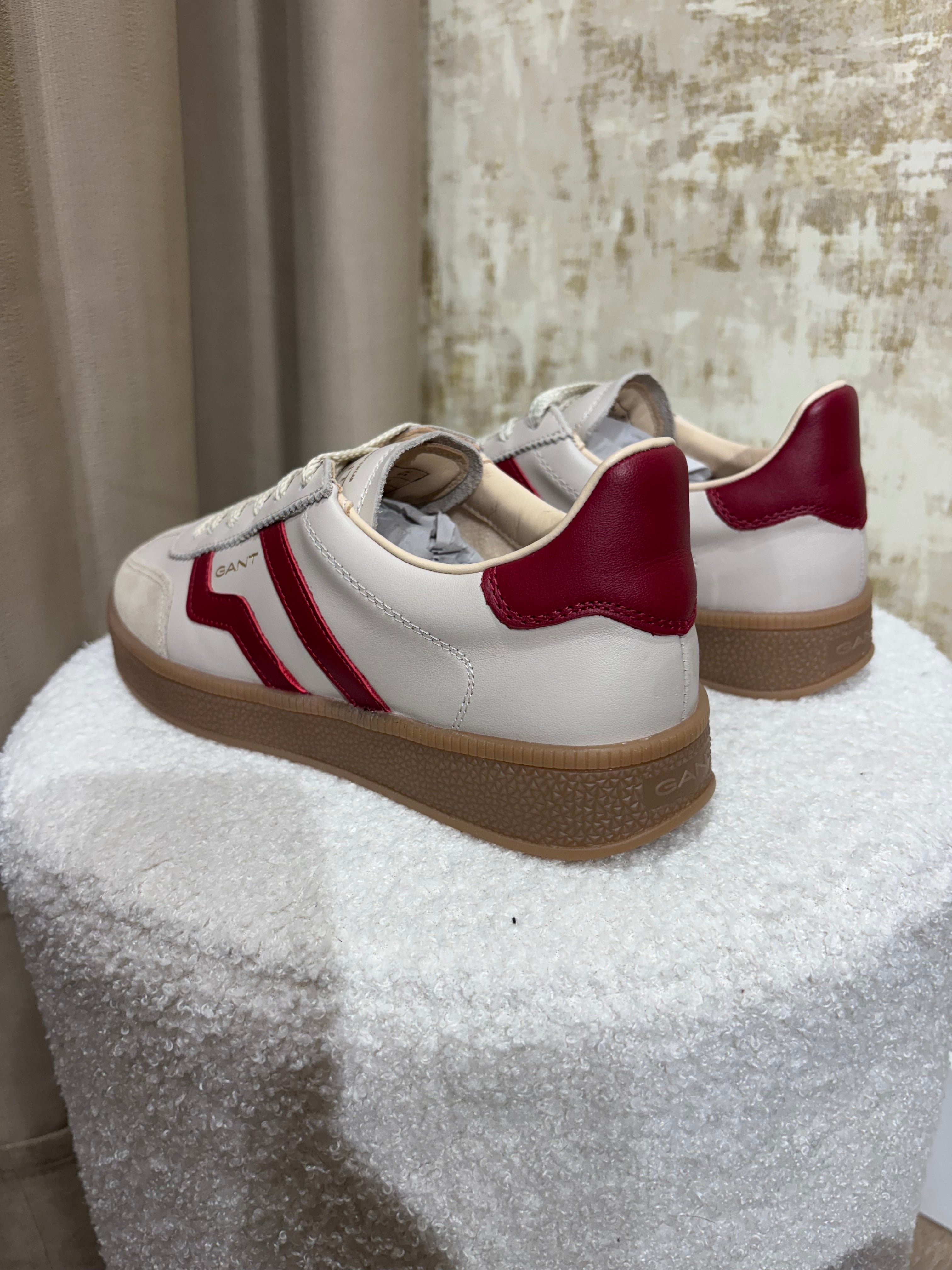 Basket Femme GANT Cuzima en Cuir  Beige et Rouge Foncé - Sneakers Mode Confortables