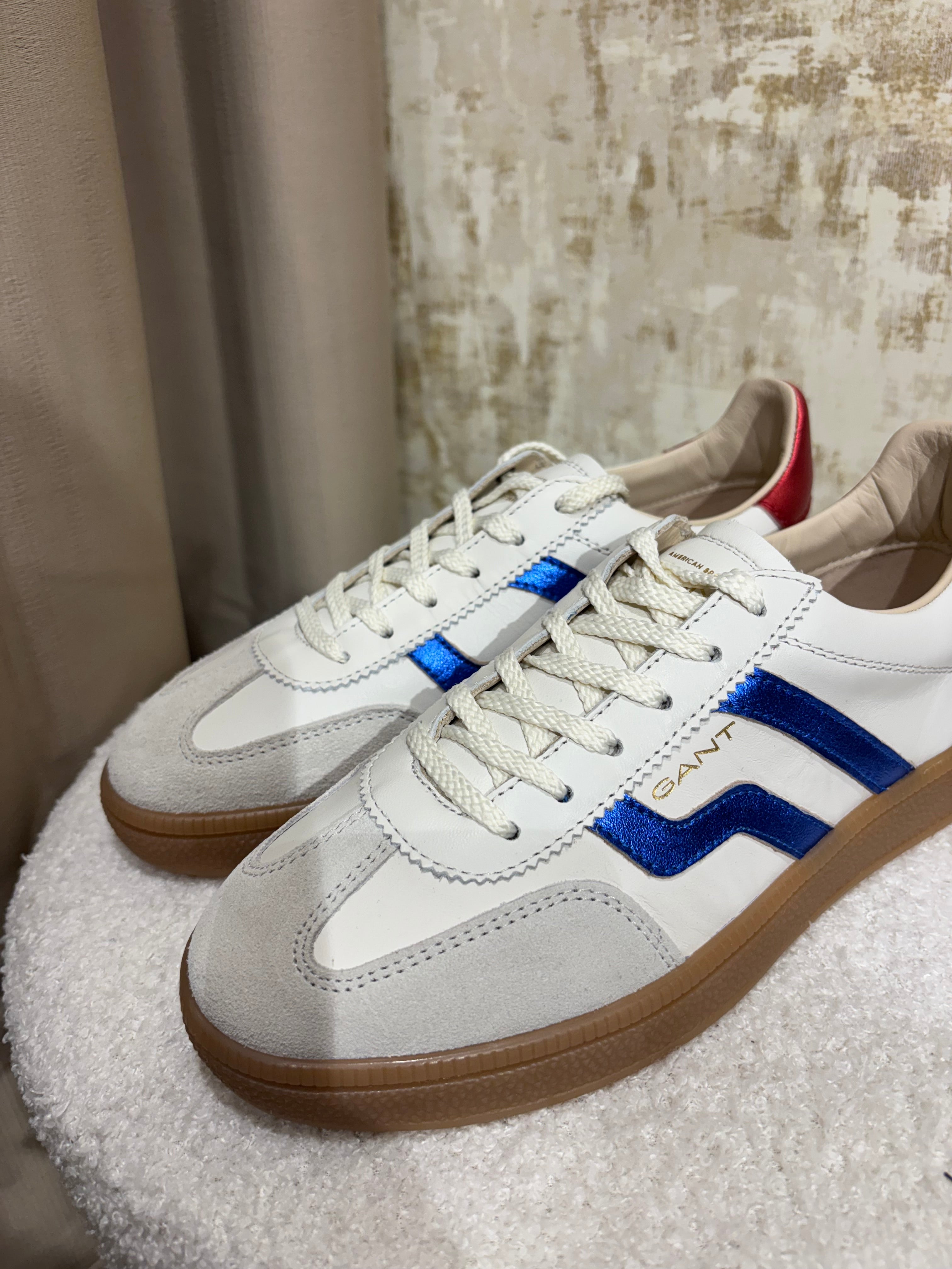 Basket femme bleu blanc rouge en cuir – Gant Cuzima confortable, respirante, style casual