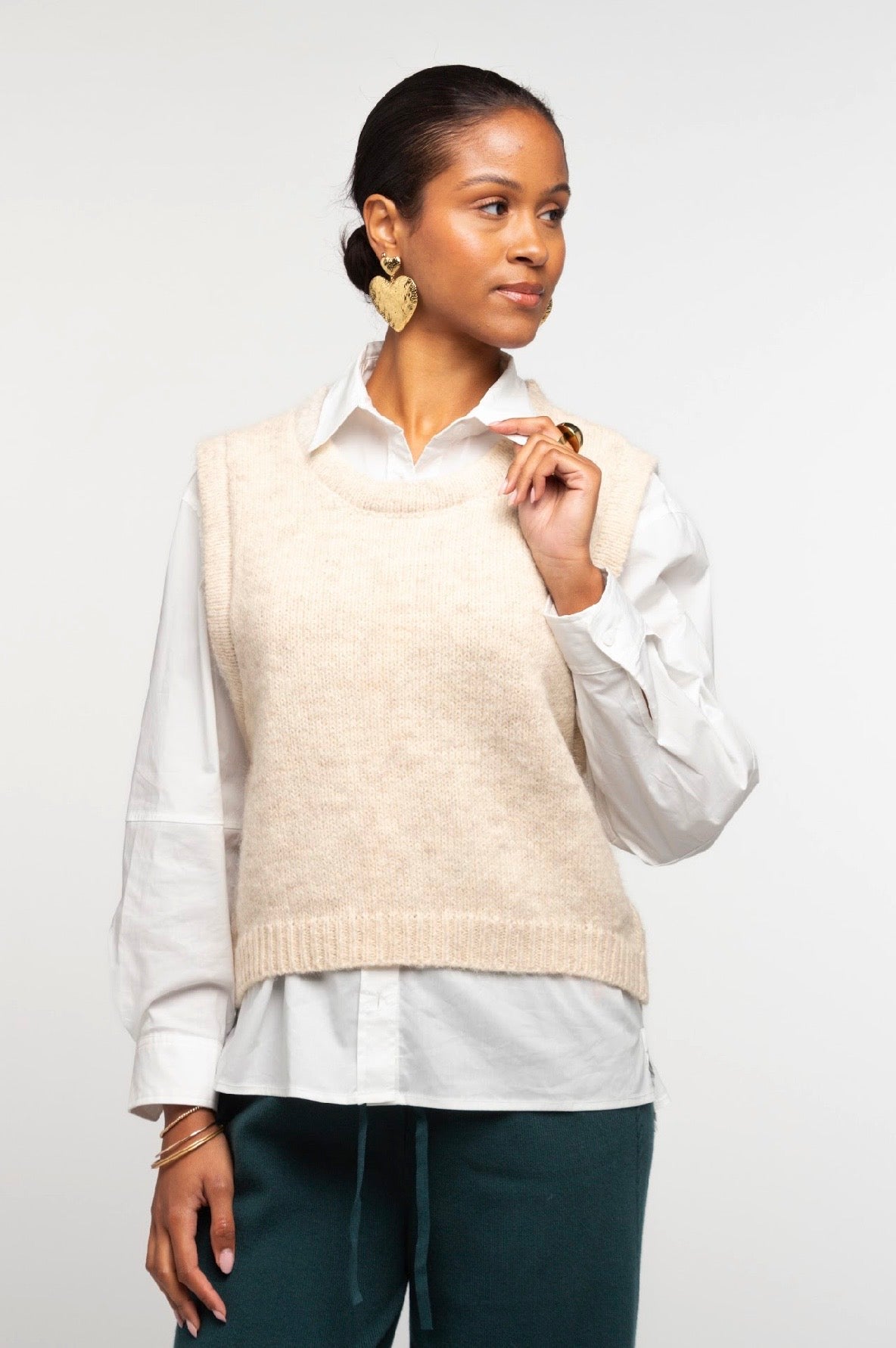 Pull sans manches ASSIA en maille beige élégant femme – Adoré Paris