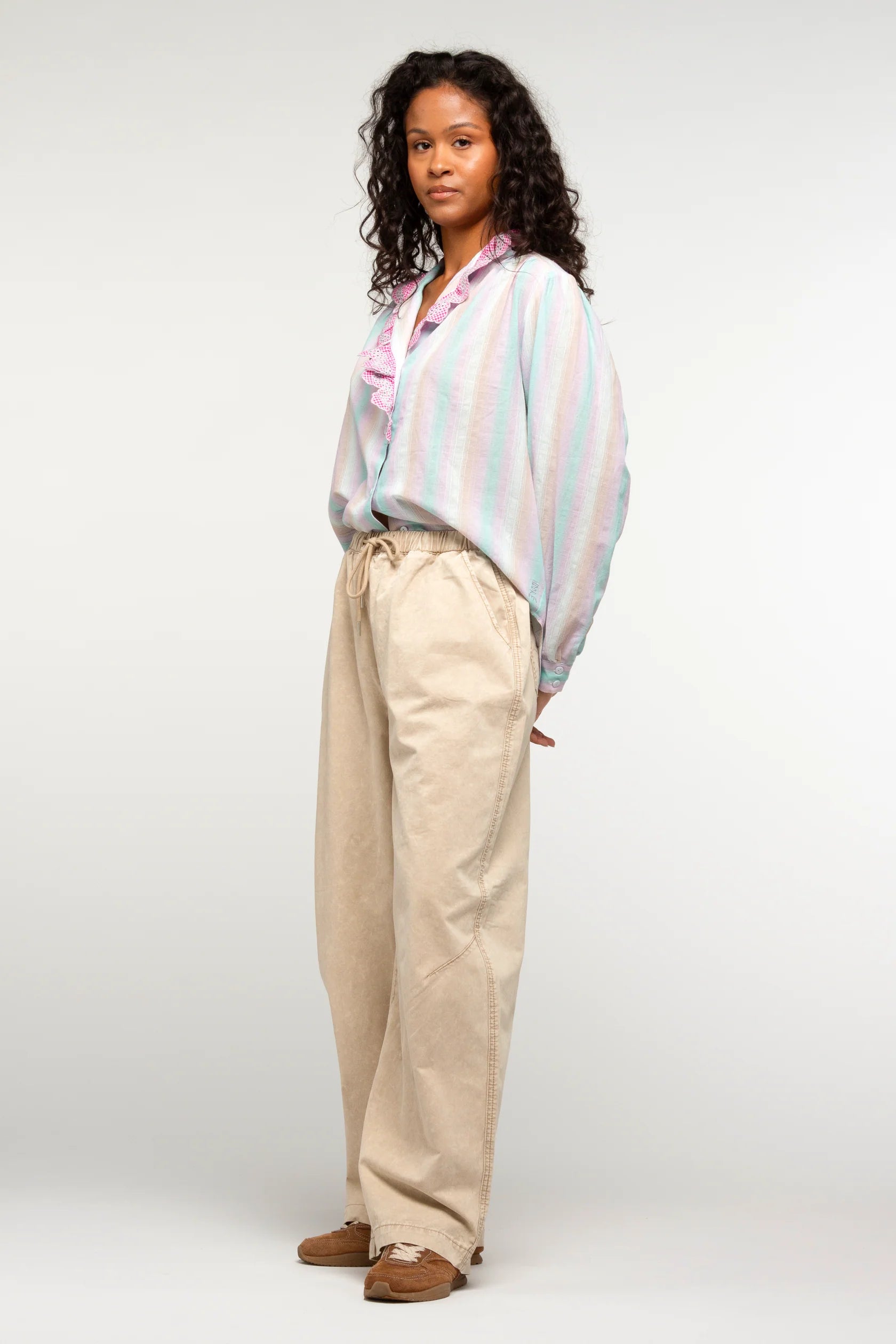 Pantalon Funny femme coupe large bleu marine ou beige taille élastique confortable – Adoré Paris