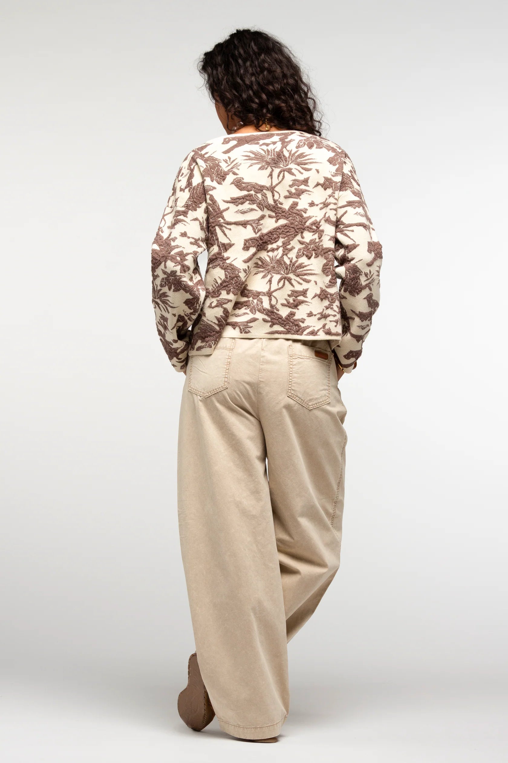 Pull Jolene écru motif floral relief chic femme – Adoré Paris