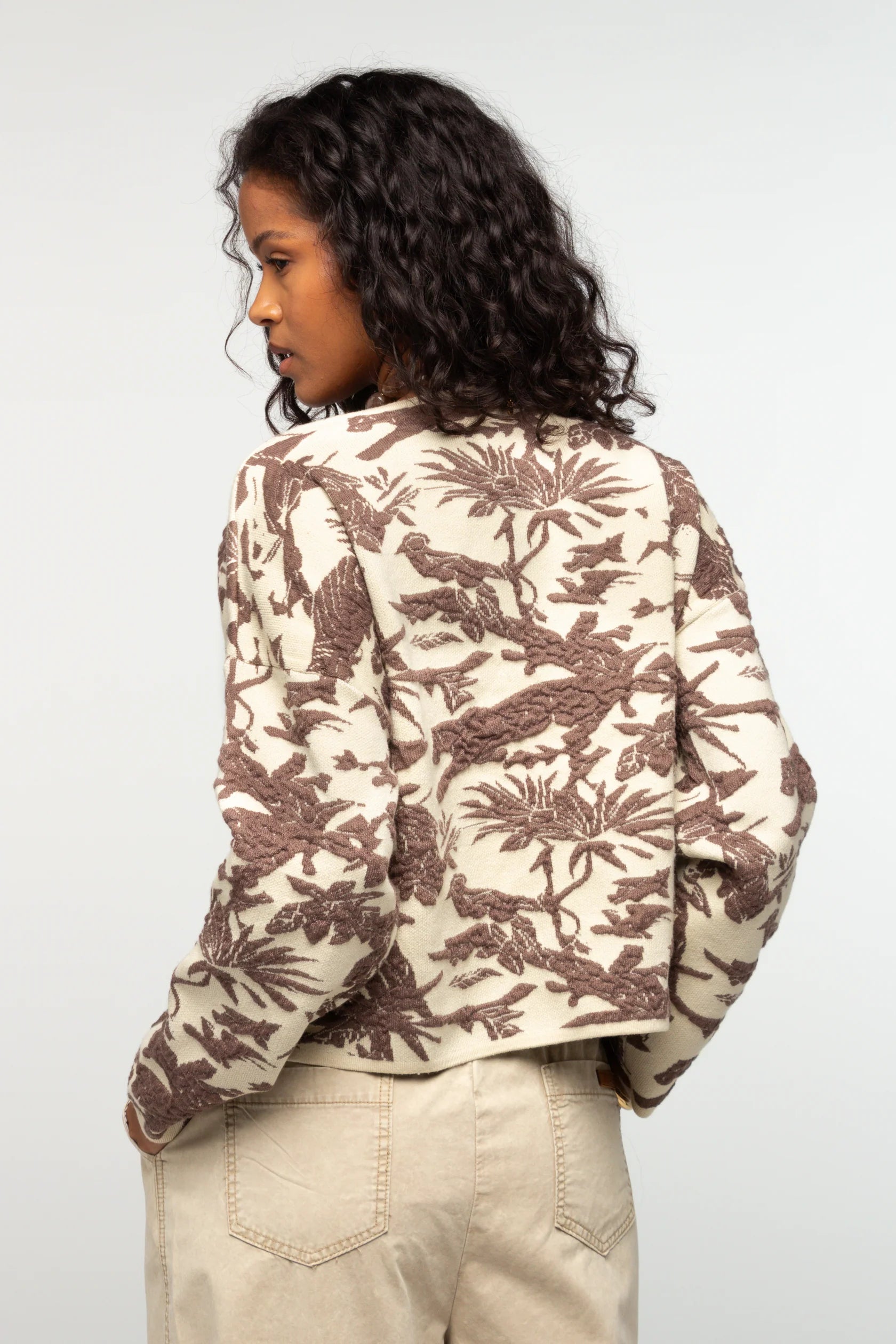 Pull Jolene écru motif floral relief chic femme – Adoré Paris
