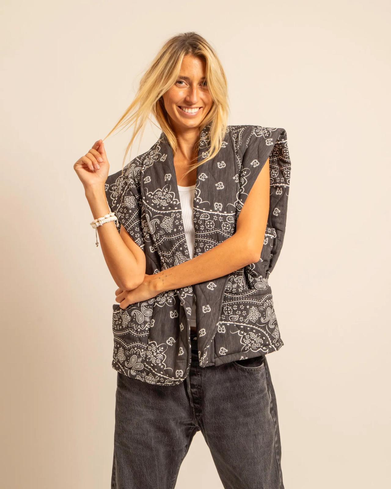 Gilet Brooklyn Bandanas anthracite - Gilet femme Aokyanos sans manches fabrication italienne