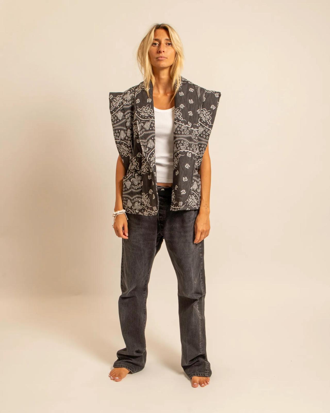 Gilet Brooklyn Bandanas anthracite - Gilet femme Aokyanos sans manches fabrication italienne