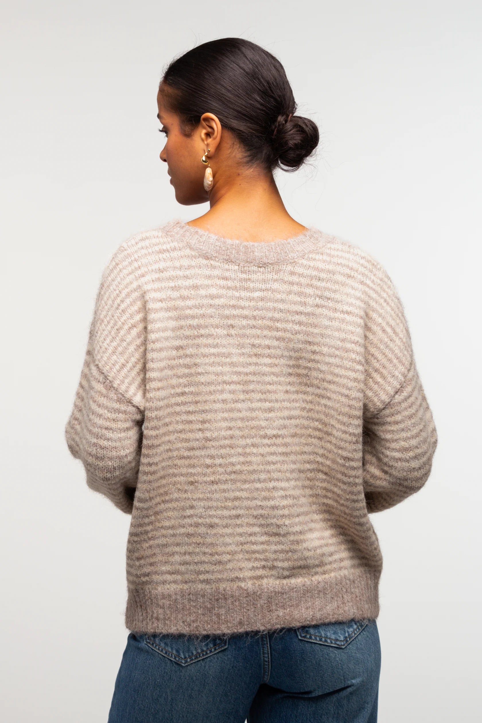 Pull beige rayé motif palmier femme style chic et naturel – Adoré Paris