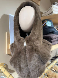 Cagoule en fausse fourrure chocolat Adoré Paris femme – hiver chaud et élégant