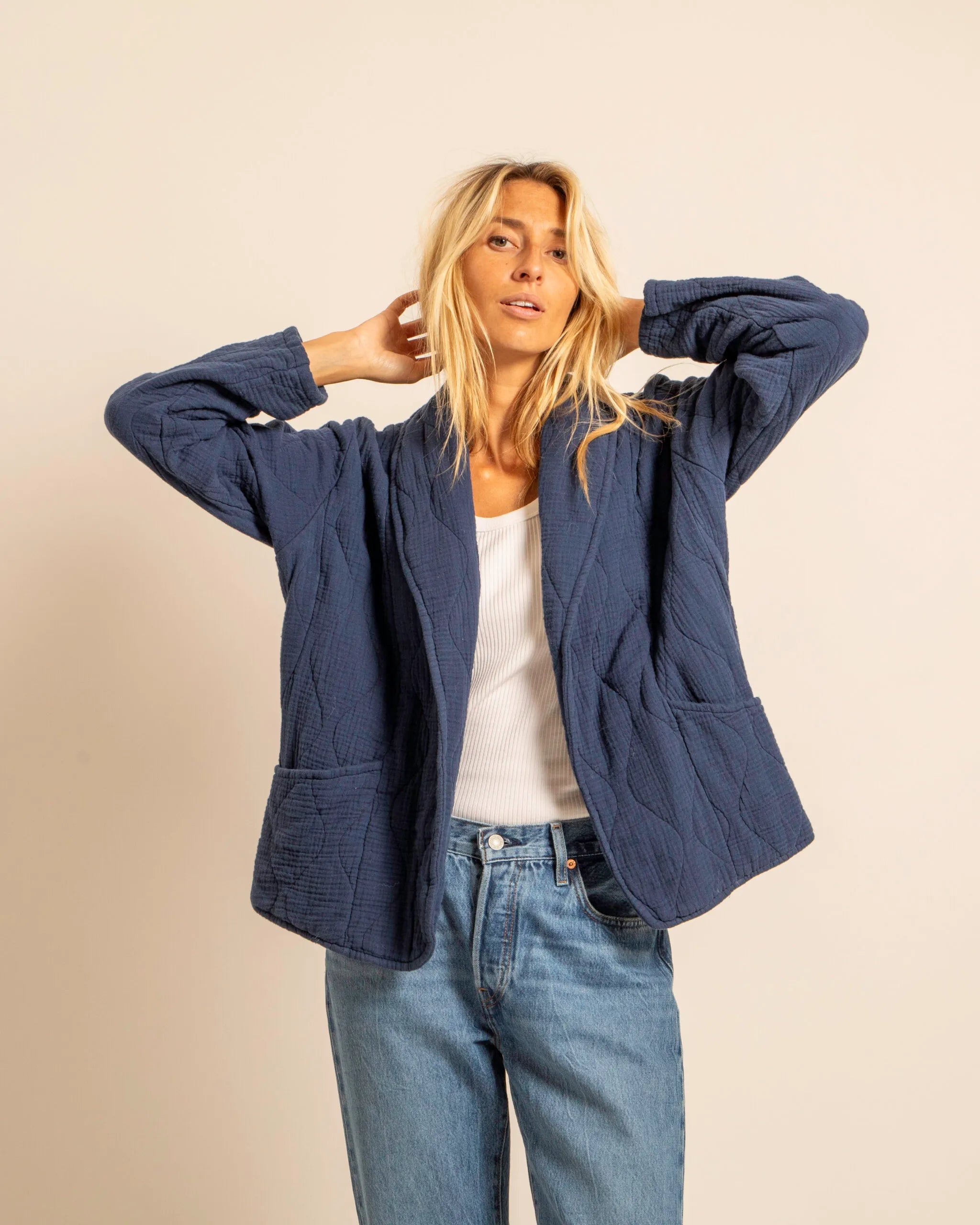 Veste Aokyanos Femme Navy en Gaz de Coton – Élégante, Confortable