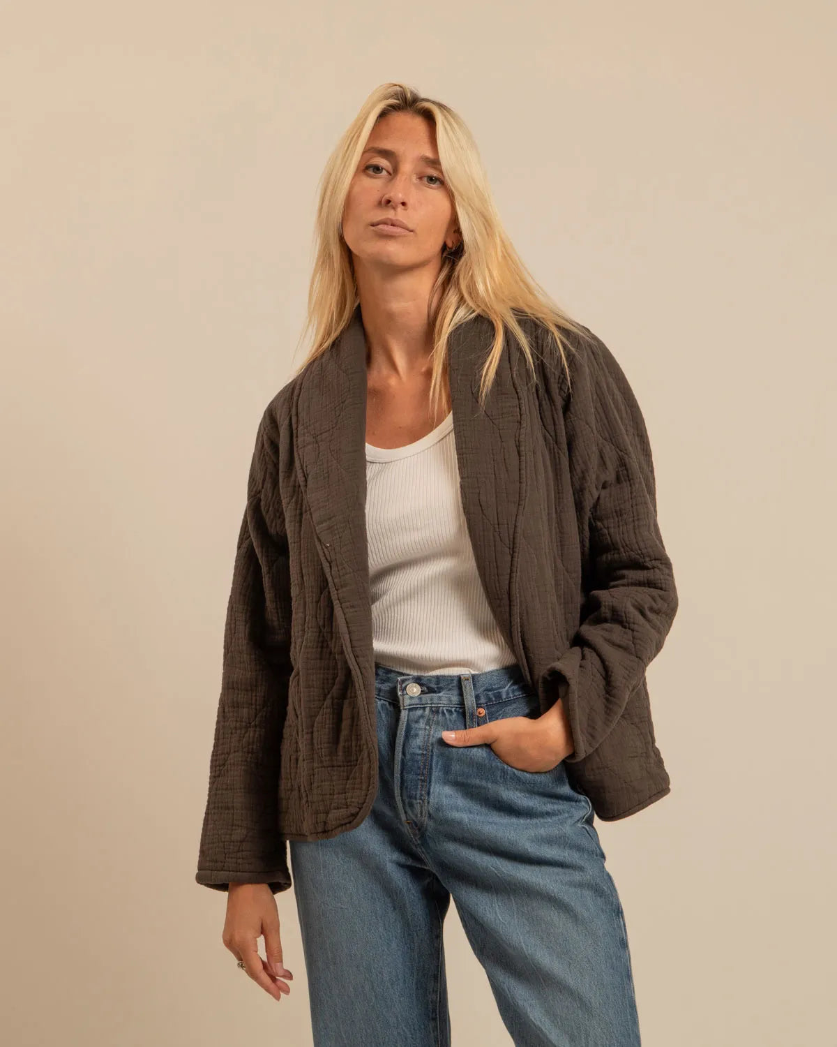 Veste Femme Chocolat en Gaz de Coton – Aokyanos Cuba | Élégance, Chaleur & Confort Hiver