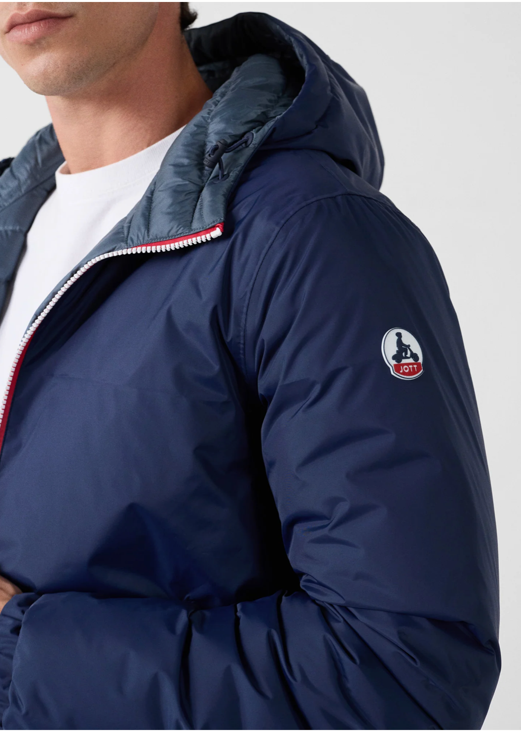 Détail logo manche doudoune BRUMMEN marine homme JOTT