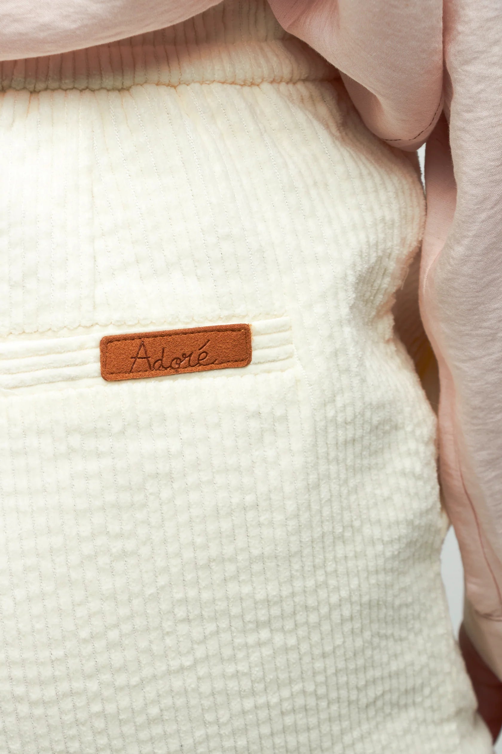 Pantalon femme velours côtelé écru ou camel coupe droite confortable – Adoré Paris