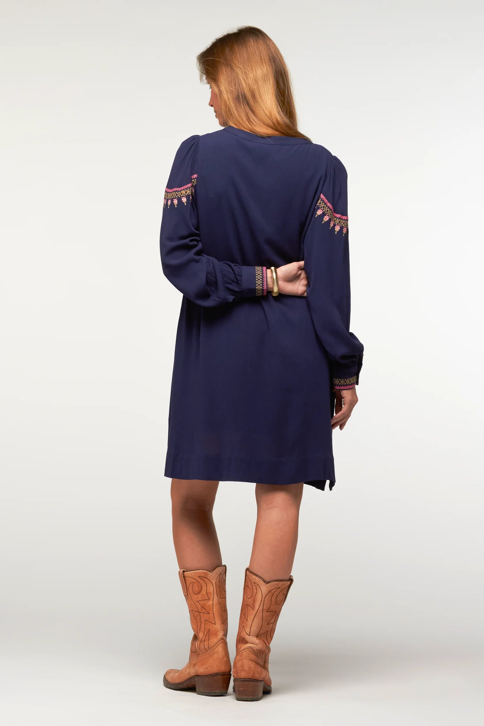 Robe Queen bleu marine broderies bohème chic manches longues – Adoré Paris
