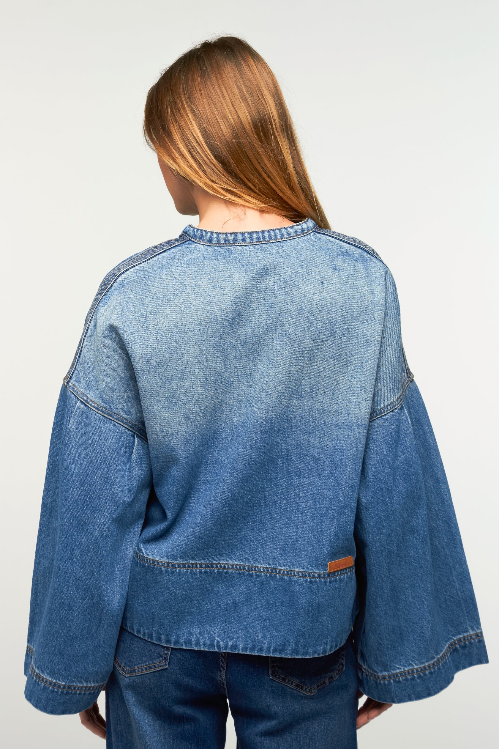Blouse Donatelo en denim gris ou bleu – coupe ample brodée femme - Adoré Paris