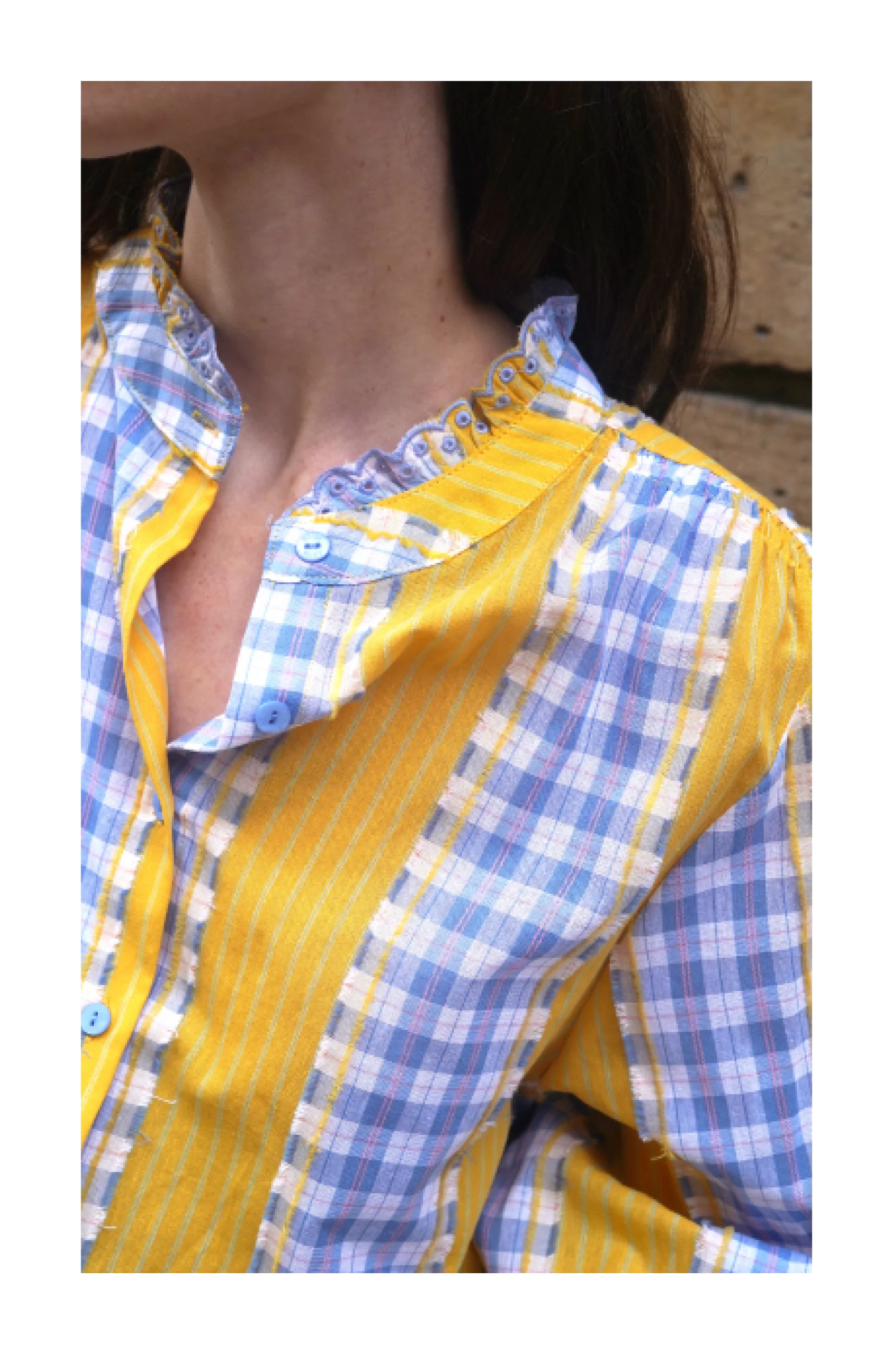 Chemise Kimber femme col à volants kaki ou carreaux jaune et bleu - Adoré Paris
